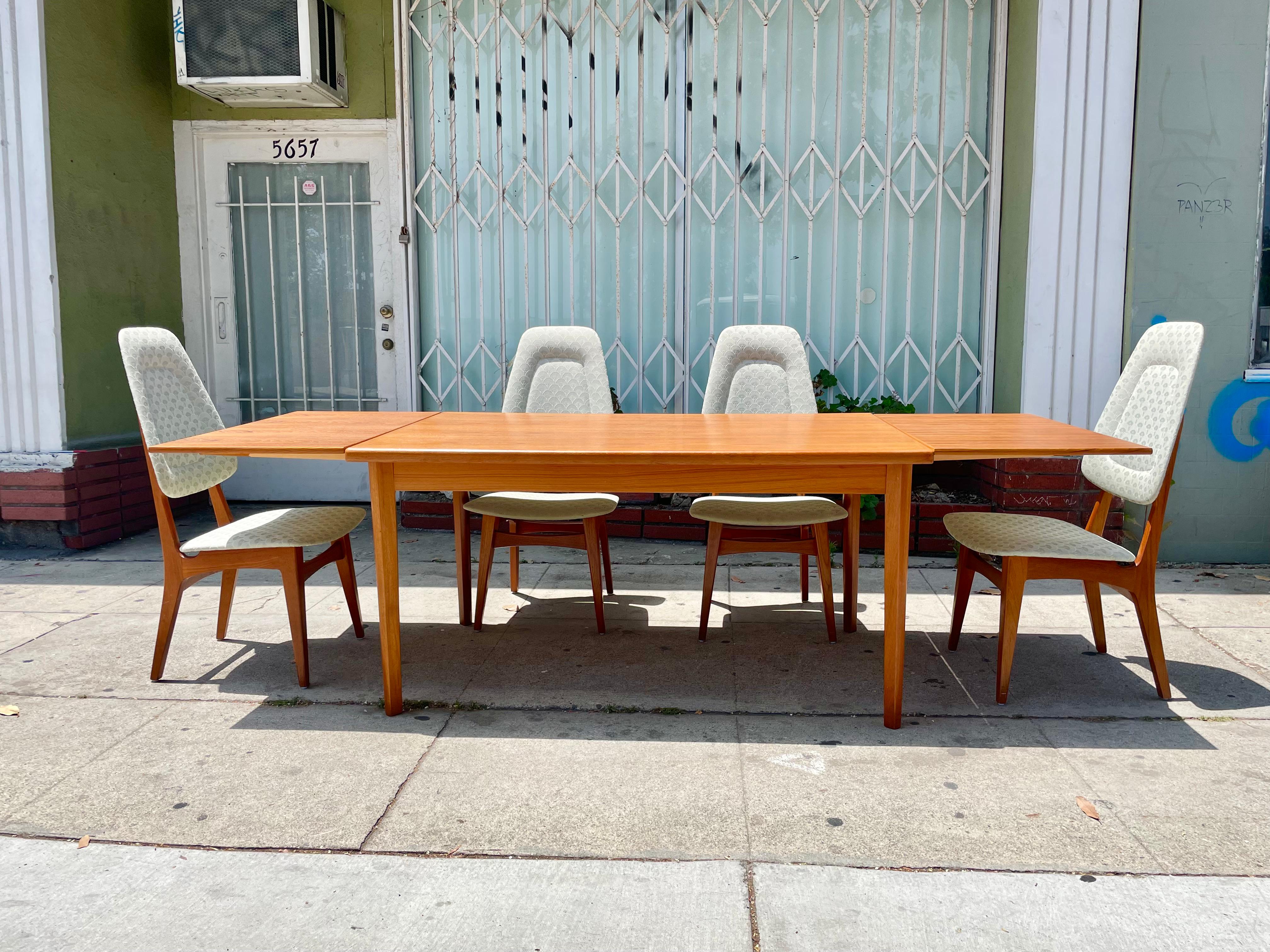 Mid-Century Modern Midcentury Danish Modern Extendable Teak Dining Table and Chairs For Sale