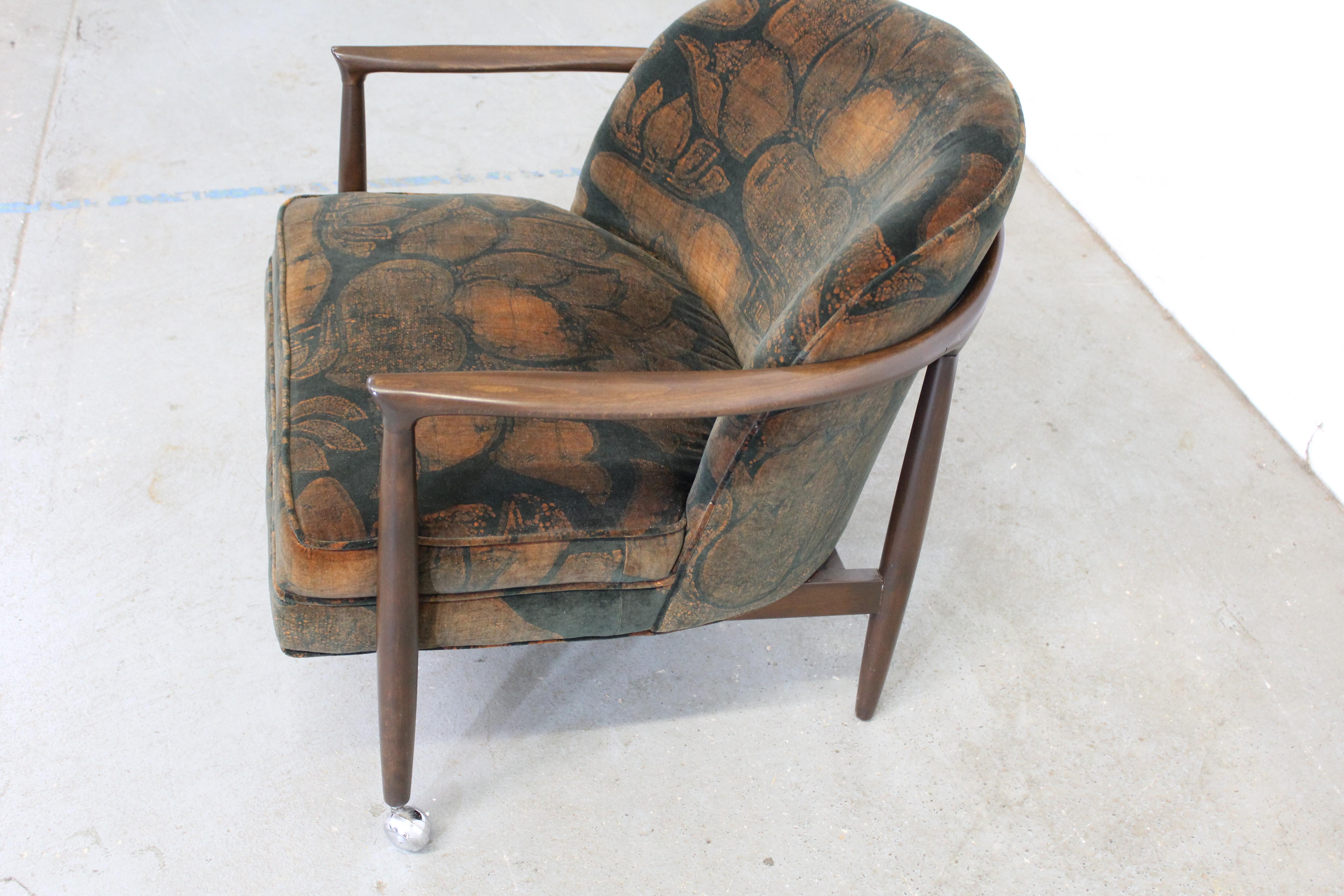 Mid-Century Danish Modern Finn Andersen Barrel Back Club Chair In Good Condition For Sale In Wilmington, DE