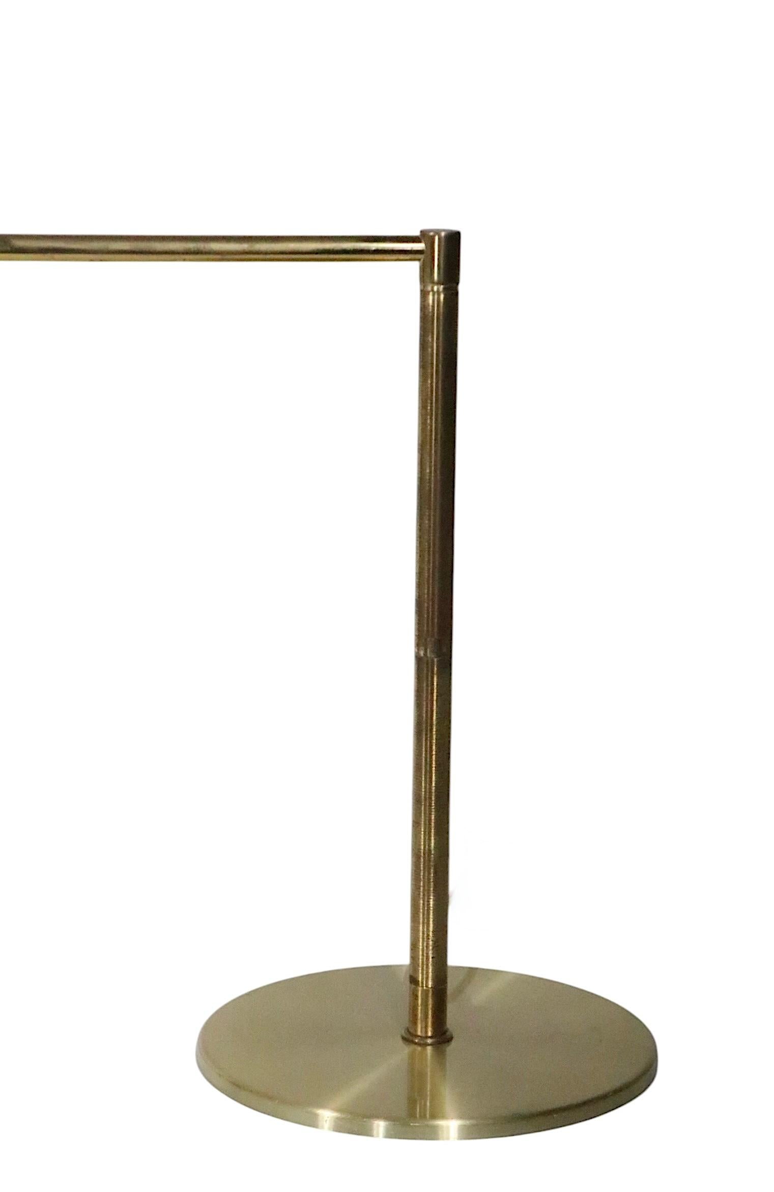 20ième siècle Lampe de bureau moderne danoise du milieu du siècle dernier par Frandsen d'après Nessen en vente
