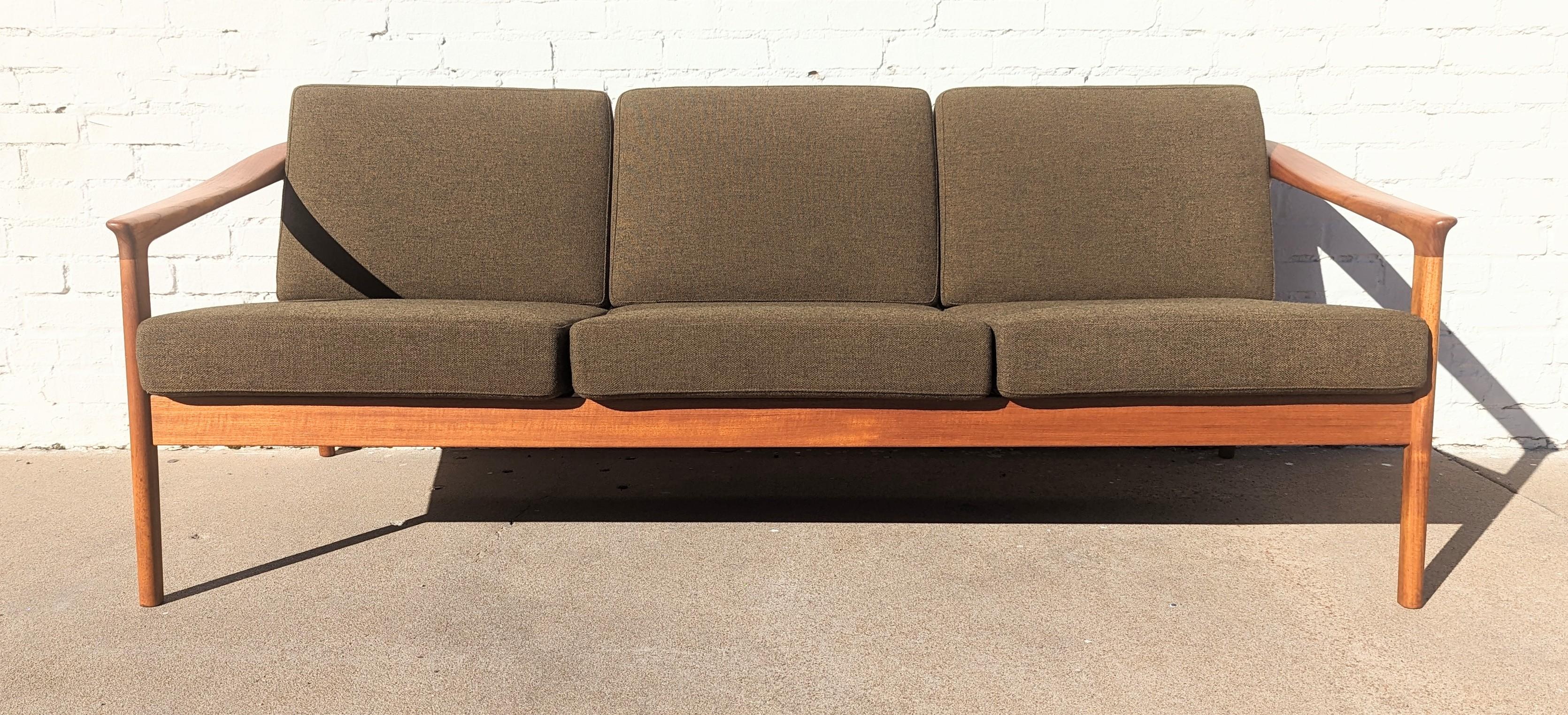 Mid Century Danish Modern Folke Ohlsson Sofa  In Good Condition For Sale In Tulsa, OK