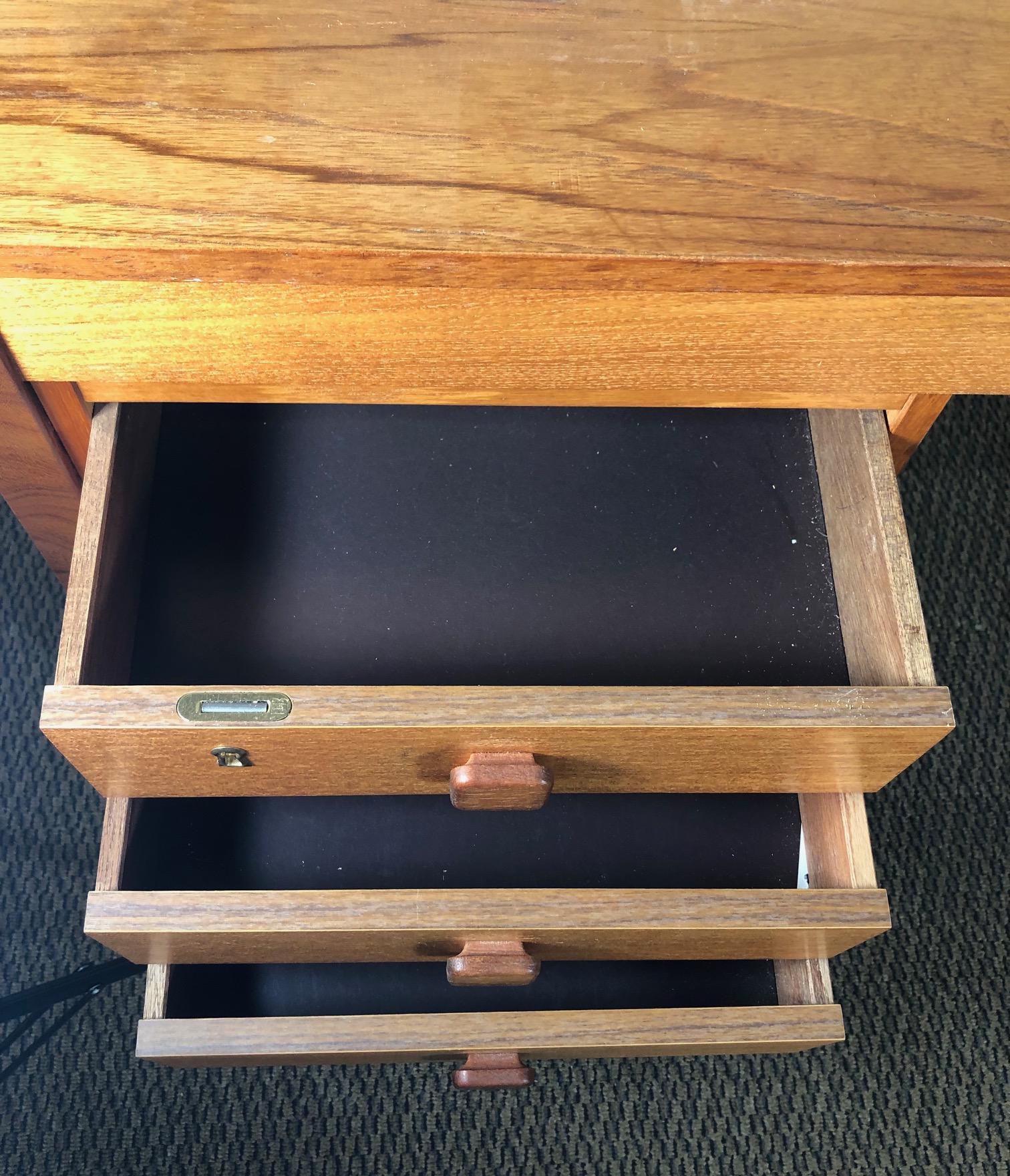 domino mobler teak desk
