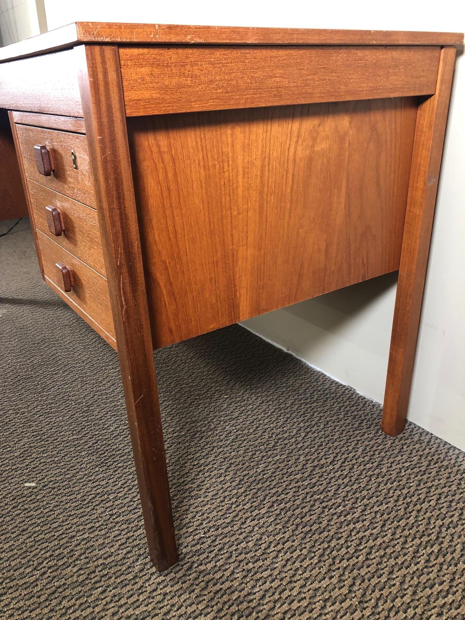 domino.mobler.desk