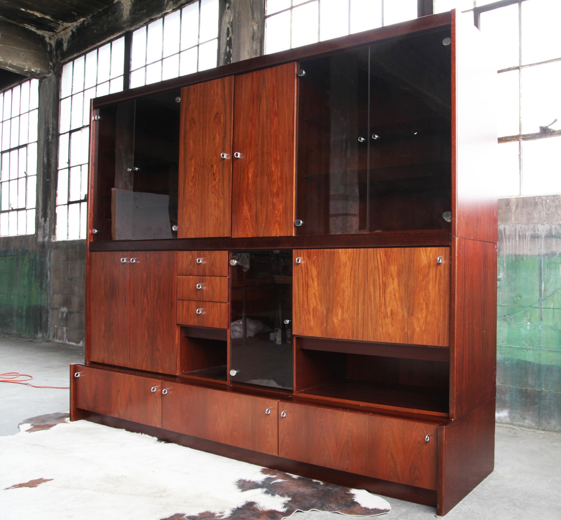 Mid Century Danish Modern Style Freestanding Rosewood Wall Unit with Lights In Good Condition In Madison, WI
