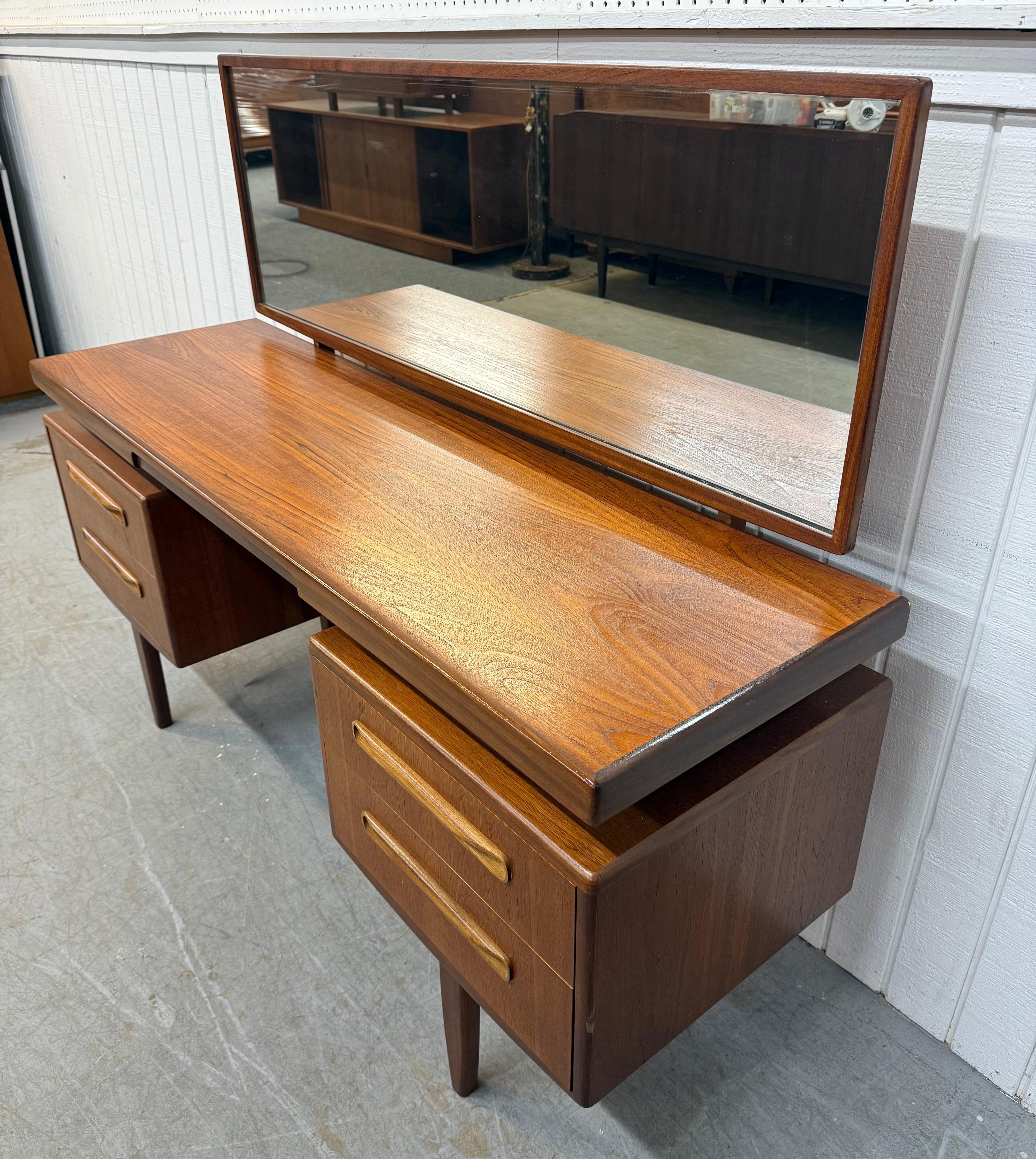 Mid-Century Modern Meuble-lavabo en teck G-Plan de style moderne danois du milieu du siècle en vente