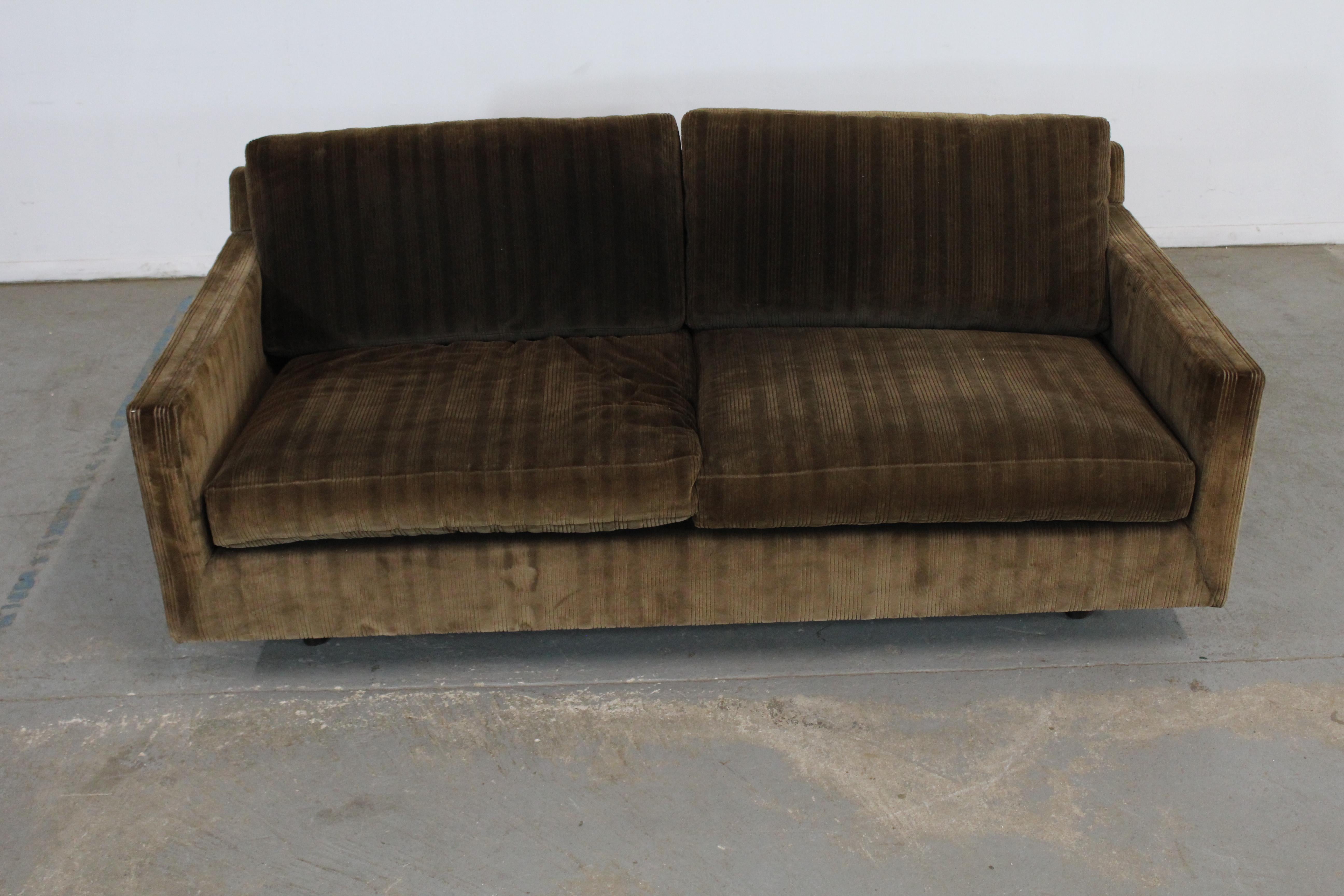 Mid-Century Danish Modern Harvey Probber Crushed Velvet Loveseat Pit Sofa In Fair Condition In Wilmington, DE