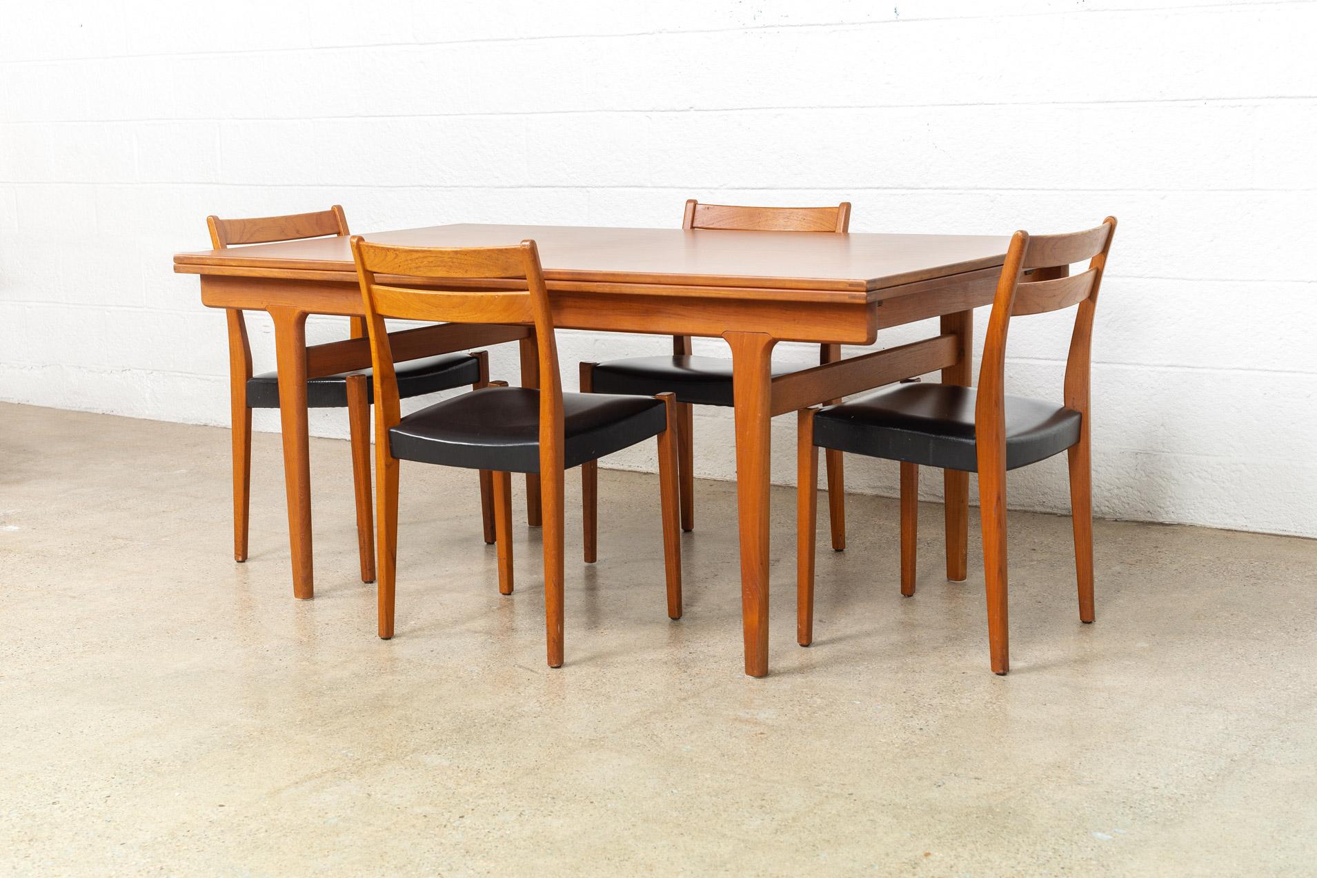 Midcentury Danish Modern Henning Kjaernulf Extendable Dining Table, 1960s 3