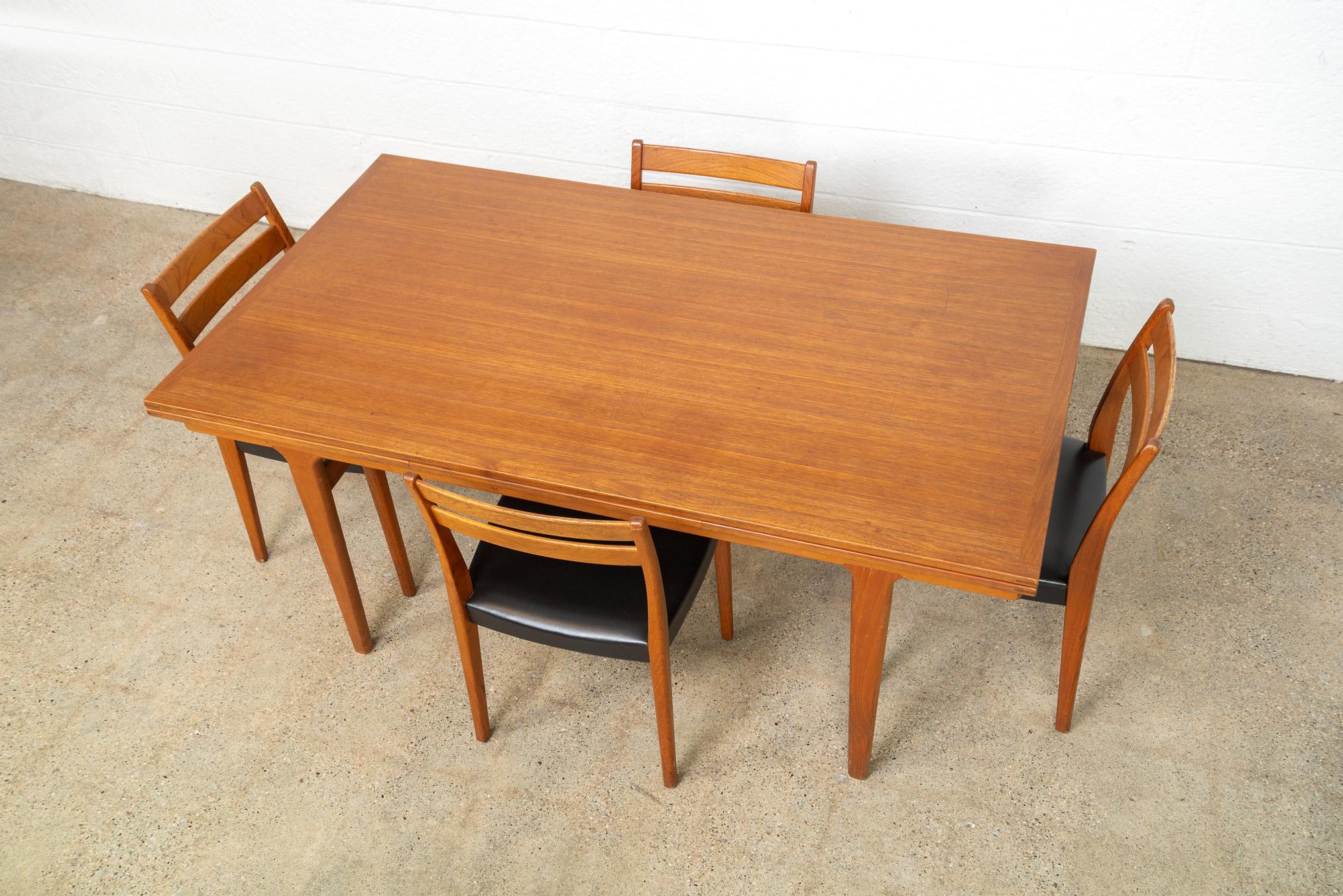 Midcentury Danish Modern Henning Kjaernulf Extendable Dining Table, 1960s 4