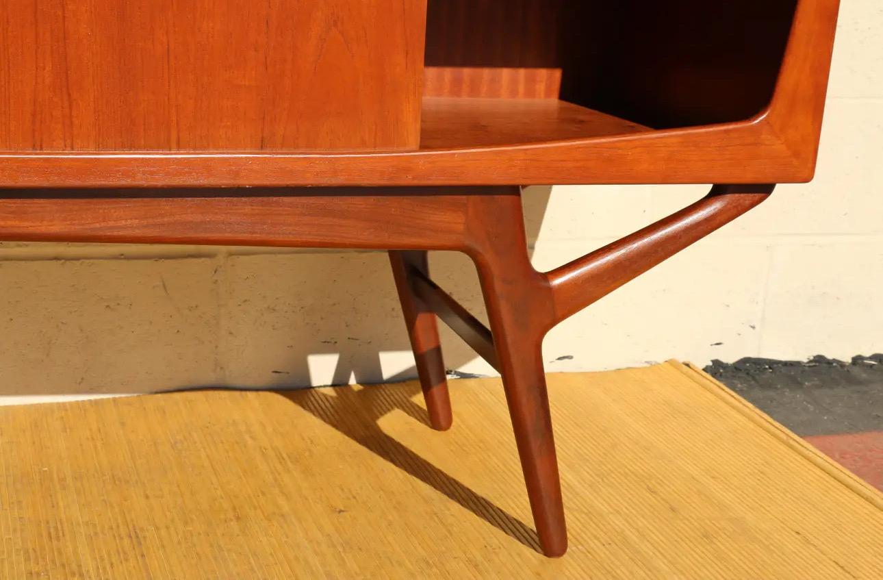 Armoire à cocktail moderne danoise du milieu du siècle dernier par Kurt Ostervig en vente 3
