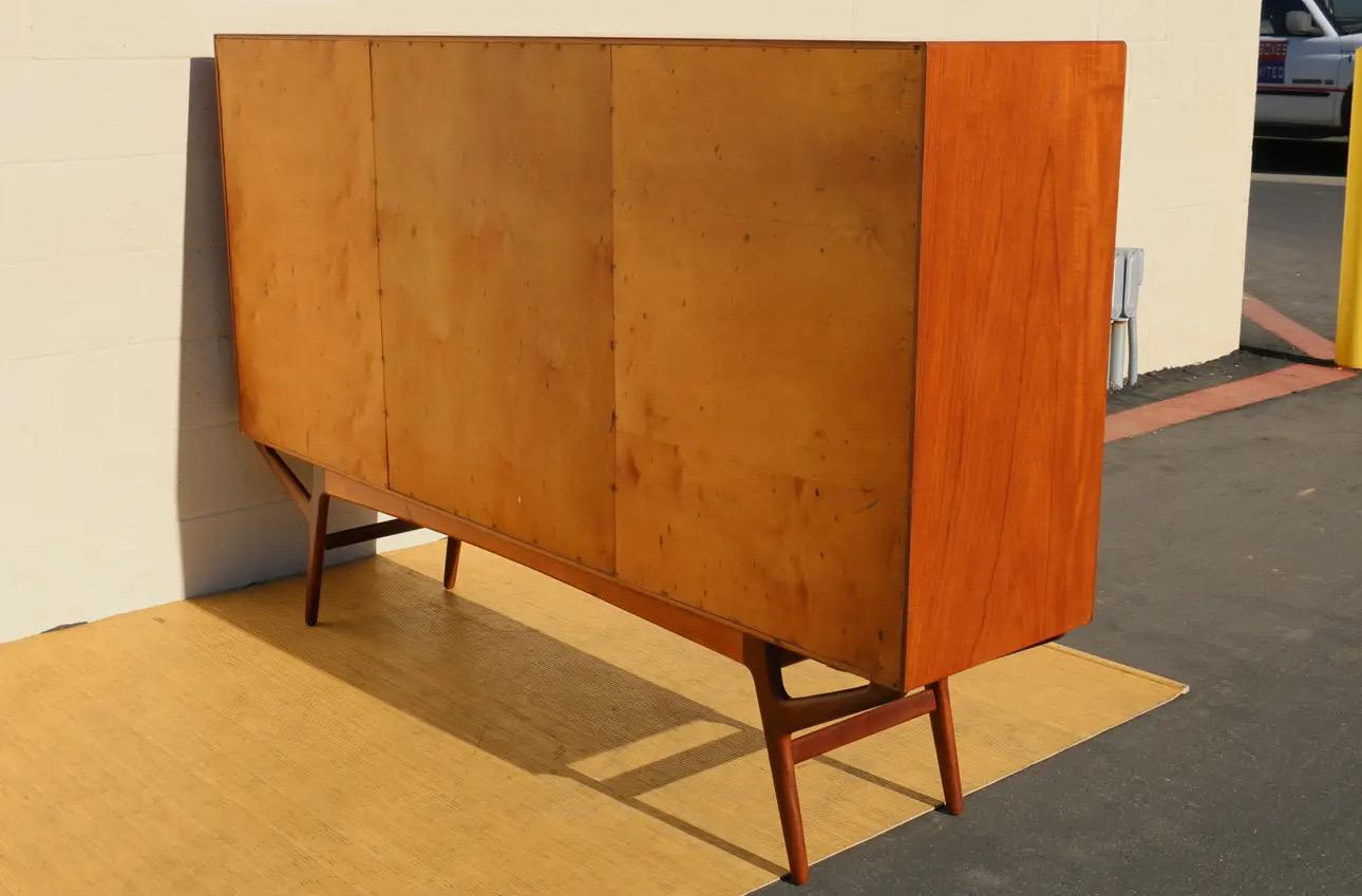 Armoire à cocktail moderne danoise du milieu du siècle dernier par Kurt Ostervig en vente 4