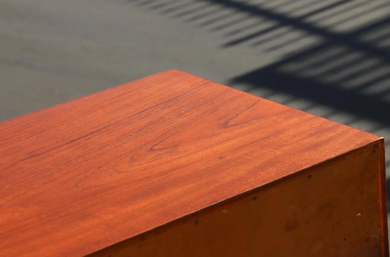 Armoire à cocktail moderne danoise du milieu du siècle dernier par Kurt Ostervig en vente 5