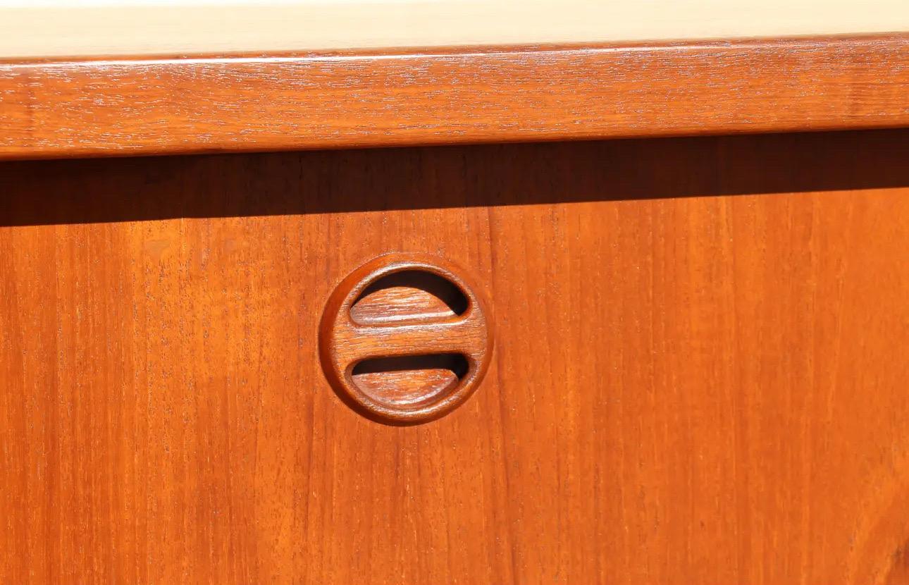 Armoire à cocktail moderne danoise du milieu du siècle dernier par Kurt Ostervig en vente 1