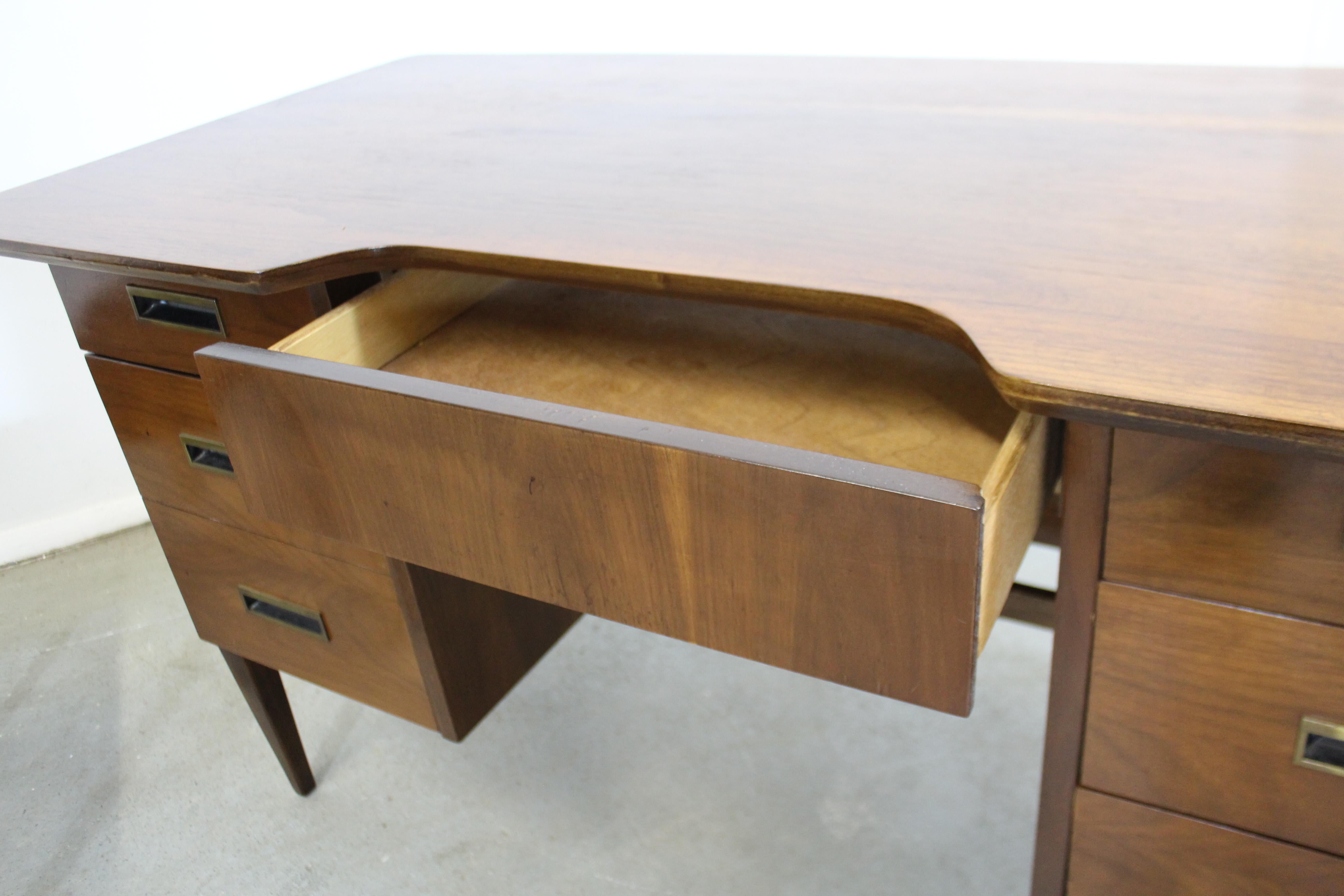 Mid-Century Danish Modern Hooker Attributed Office Walnut Desk 3