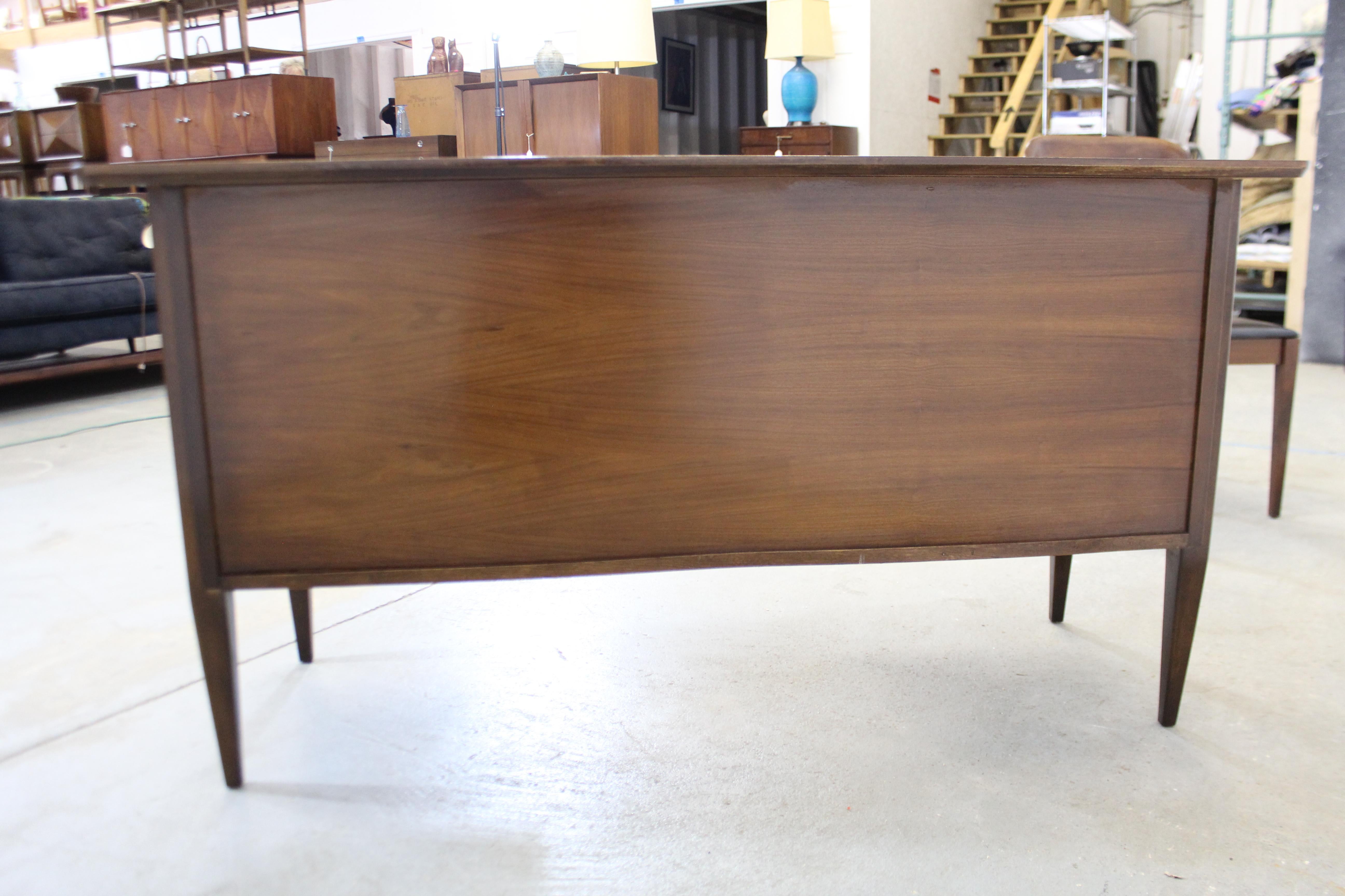 Mid-Century Danish Modern Hooker Attributed Office Walnut Desk In Distressed Condition In Wilmington, DE