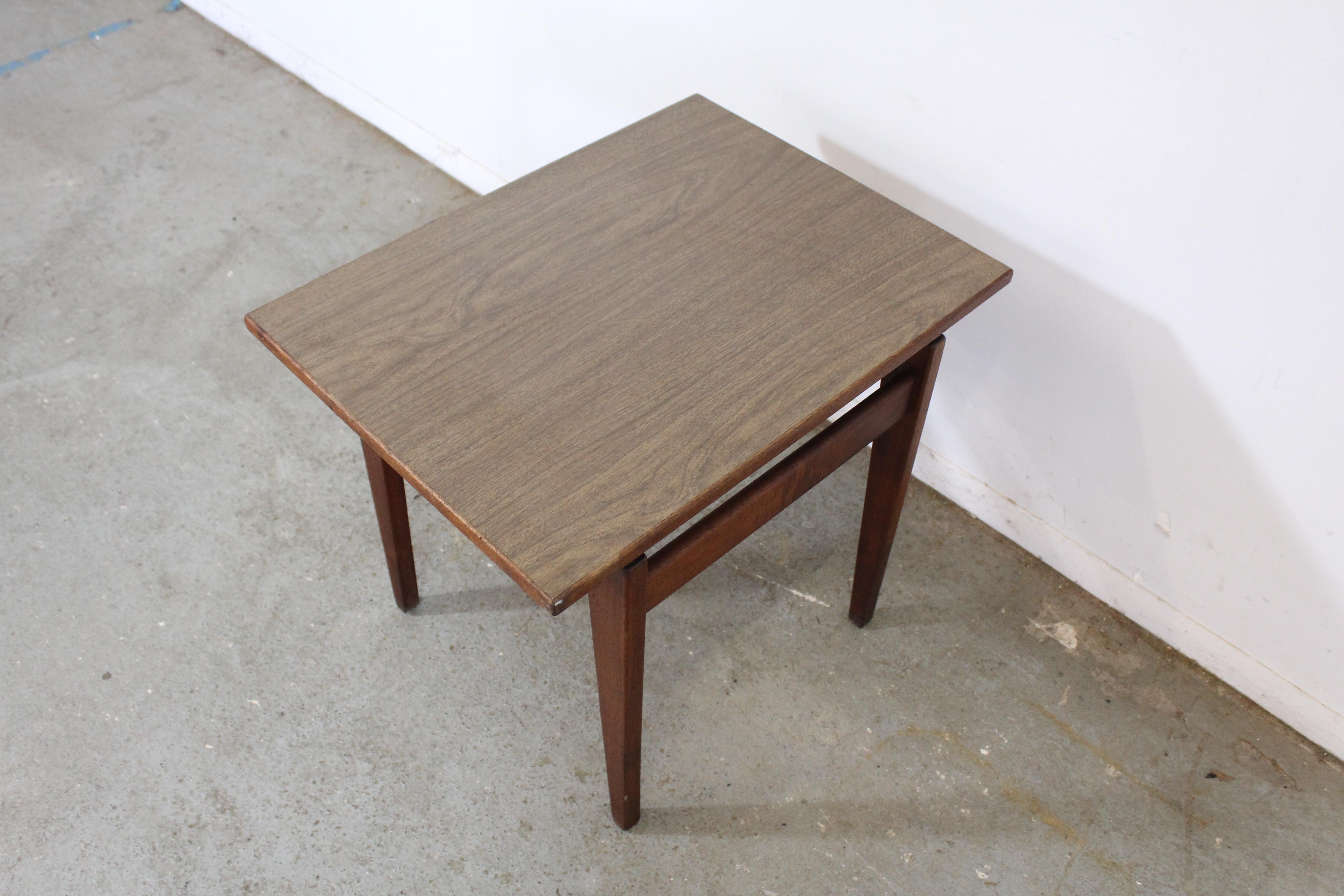 Mid-Century Danish Modern Jens Risom Walnut End/Side Table 6
