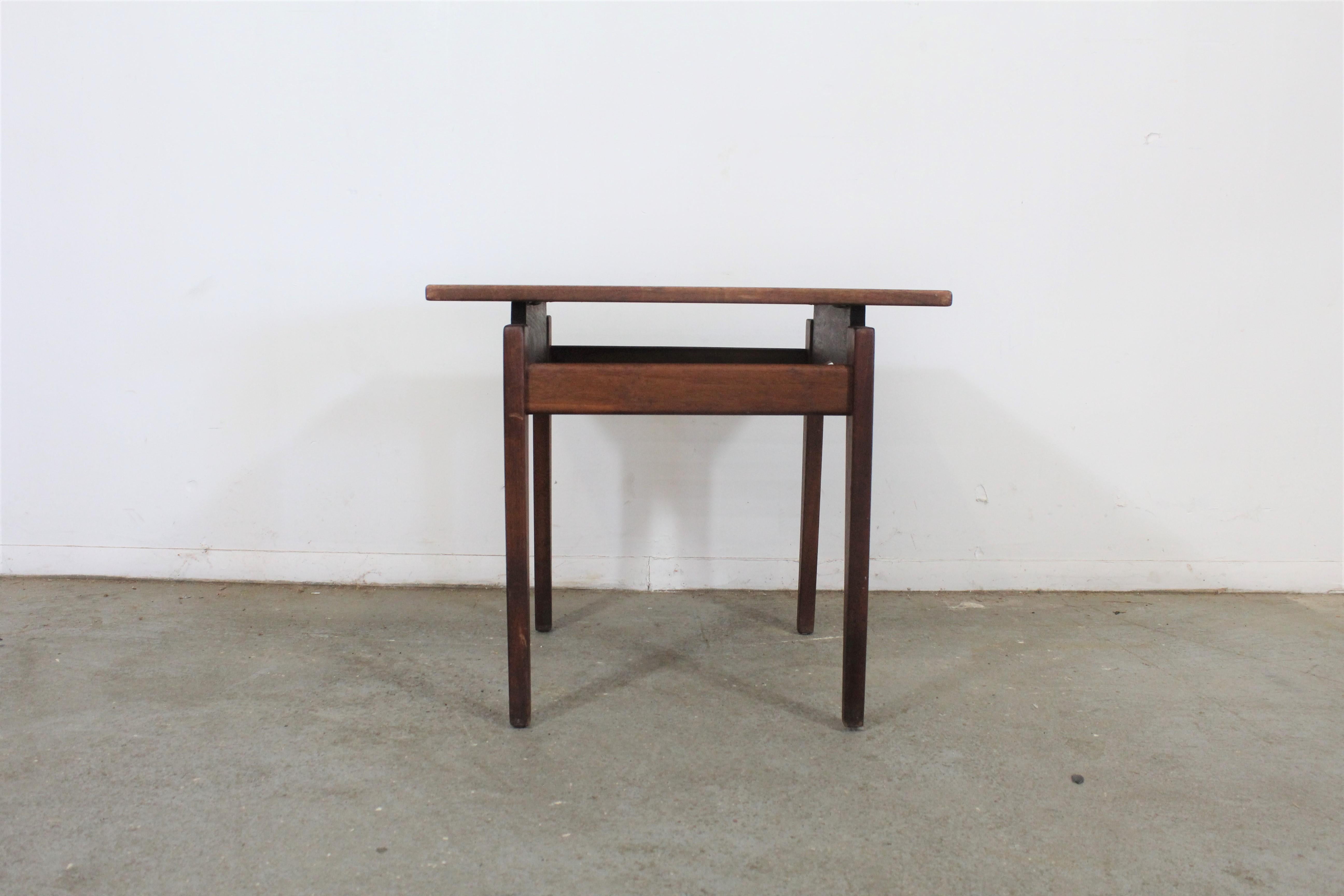 Jens Risom Mid-Century Danish modern walnut bench end/side table

Offered is a midcentury Danish modern walnut end table by Jens Risom. It is in good condition with some age wear (minor surface scratches, structurally sound). A great set to add to
