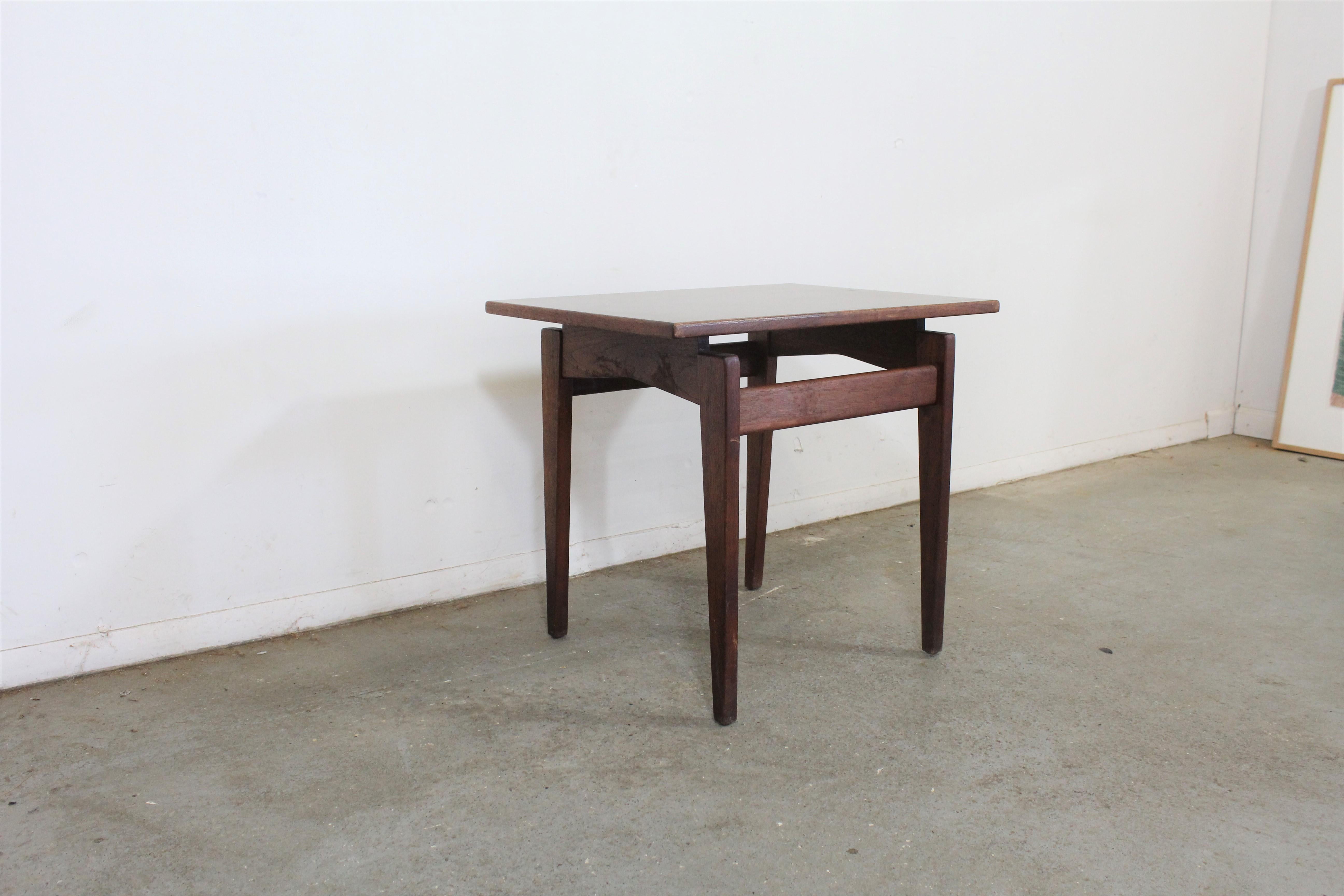 Unknown Mid-Century Danish Modern Jens Risom Walnut End/Side Table