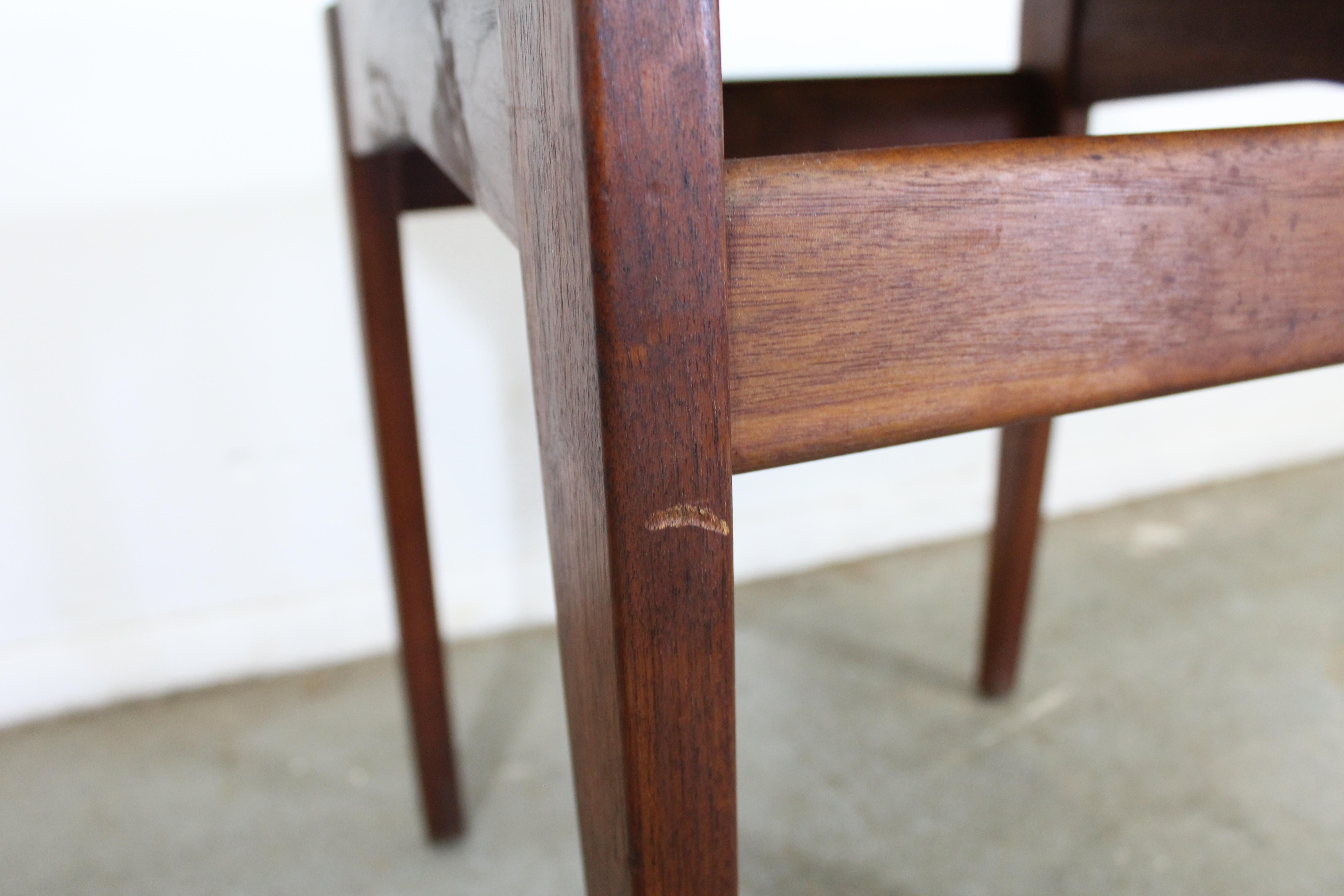 Mid-Century Danish Modern Jens Risom Walnut End/Side Table In Good Condition In Wilmington, DE