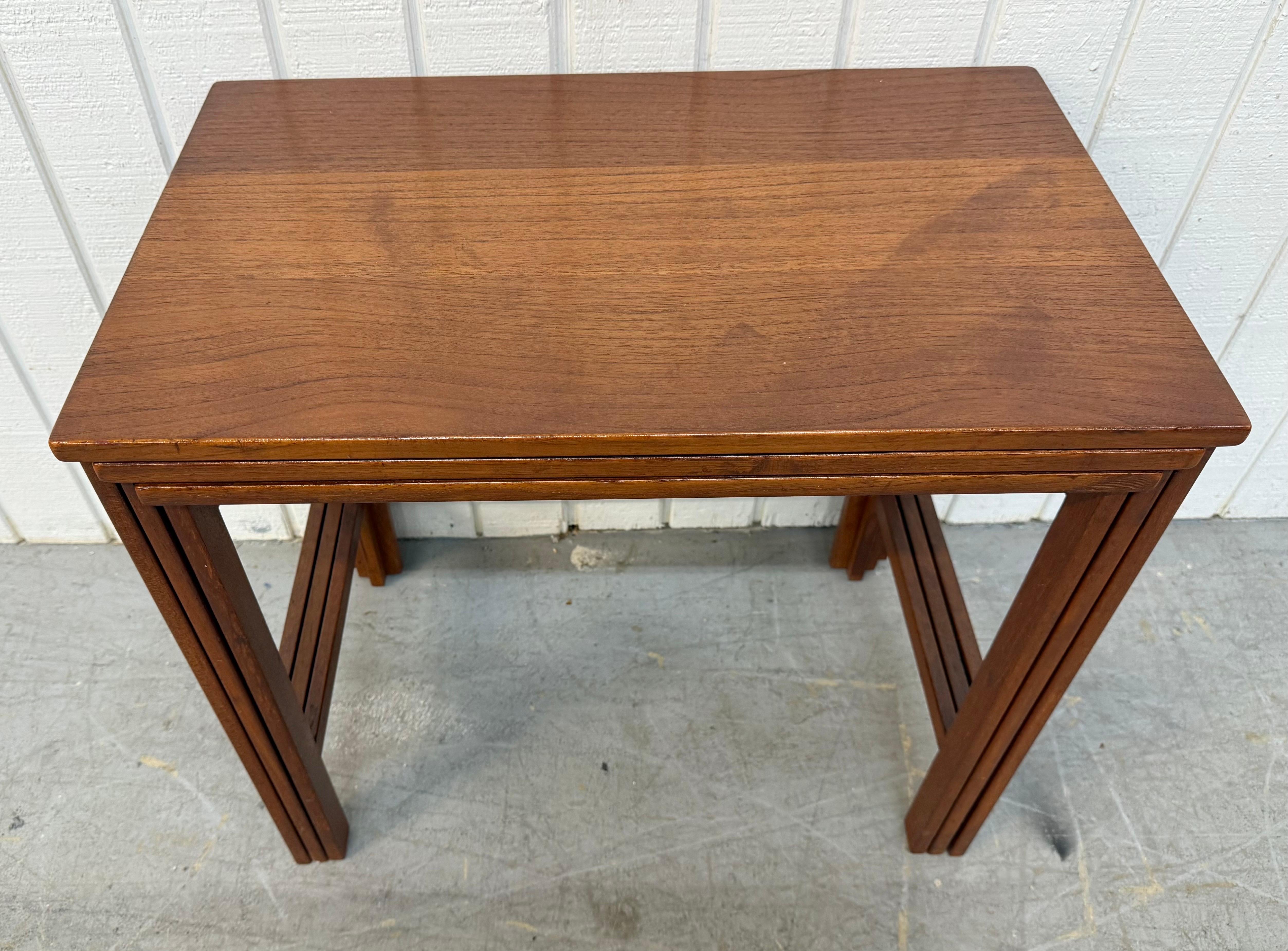 Tables gigognes en teck de style moderne danois du milieu du siècle, John Stuart - Set 3 en vente 1