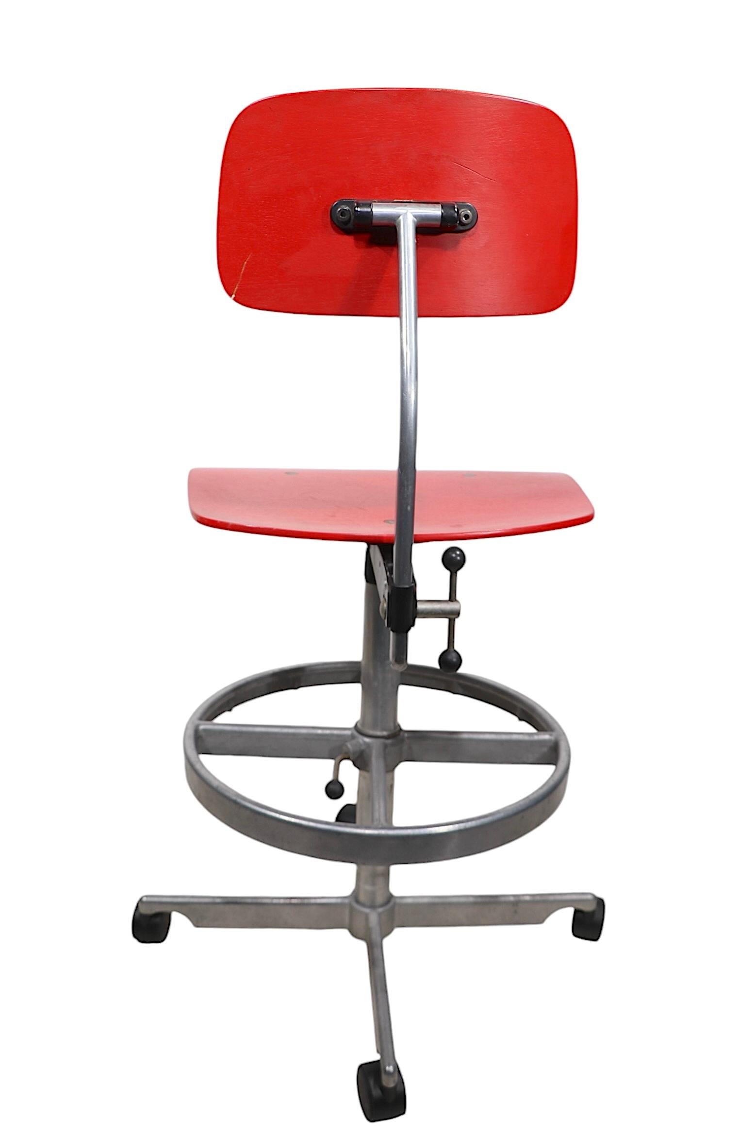 Taburete de redacción Kevi, moderno danés de mediados de siglo, de Jorgen Rasmussen c 1960/70 en venta 5