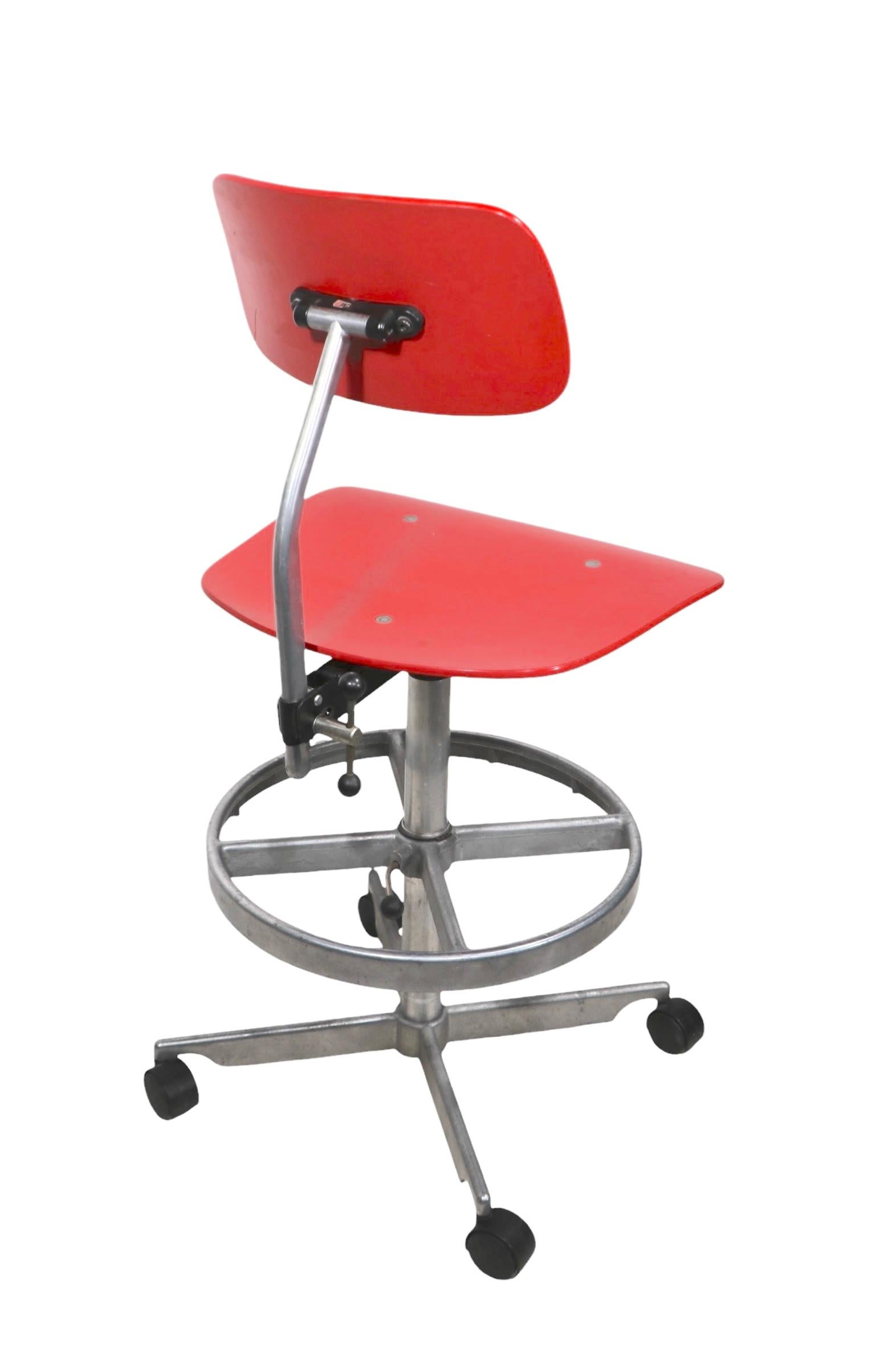 Taburete de redacción Kevi, moderno danés de mediados de siglo, de Jorgen Rasmussen c 1960/70 en venta 9