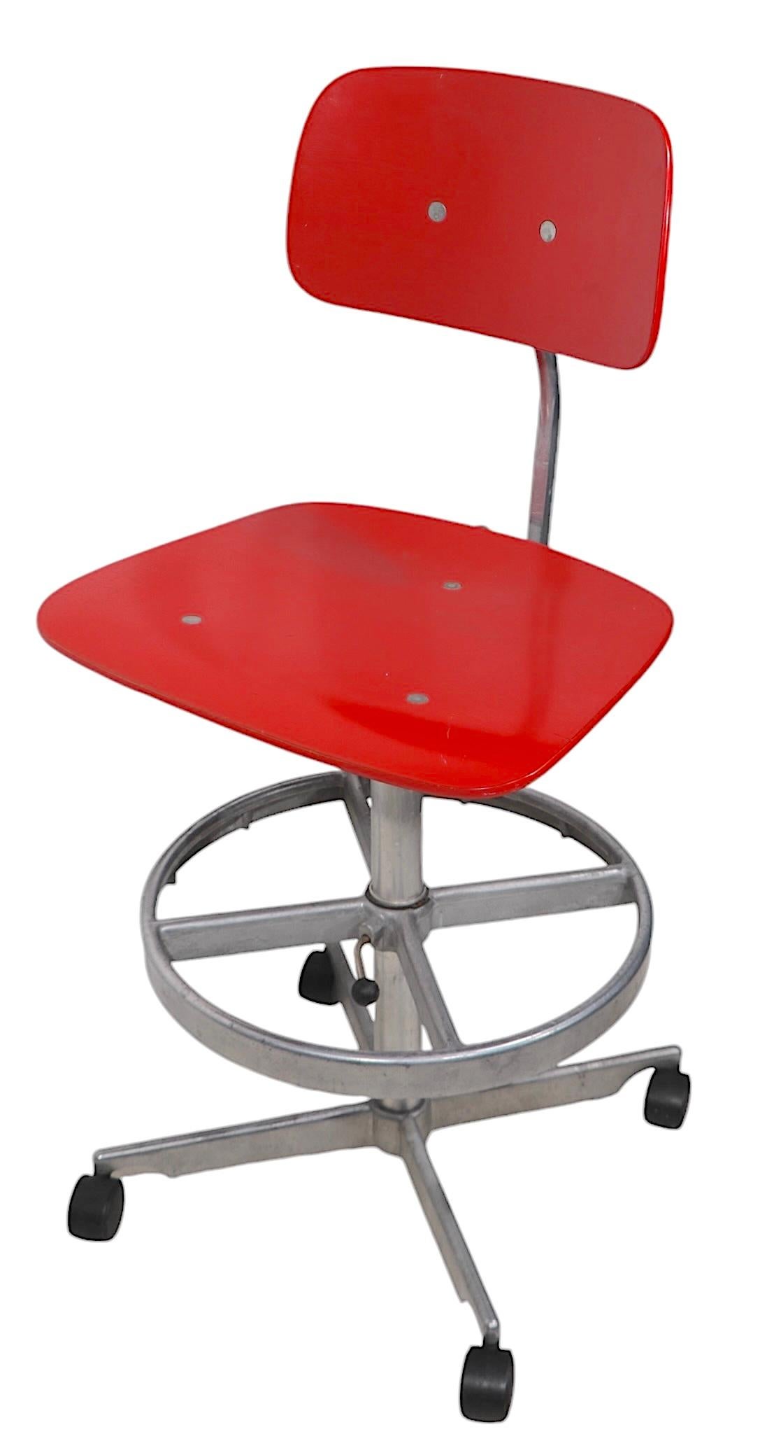 Taburete de redacción Kevi, moderno danés de mediados de siglo, de Jorgen Rasmussen c 1960/70 en venta 10