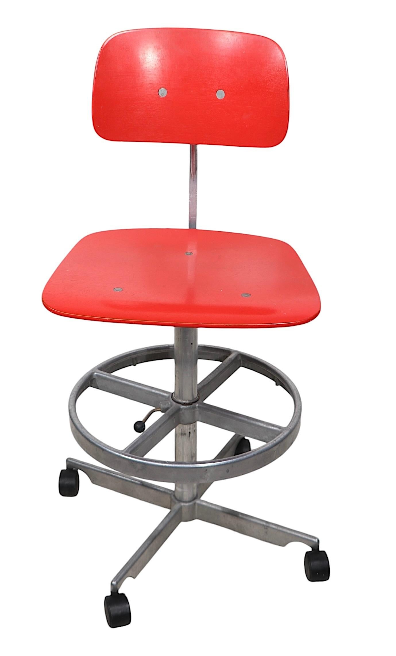 Taburete de redacción Kevi, moderno danés de mediados de siglo, de Jorgen Rasmussen c 1960/70 en venta 11