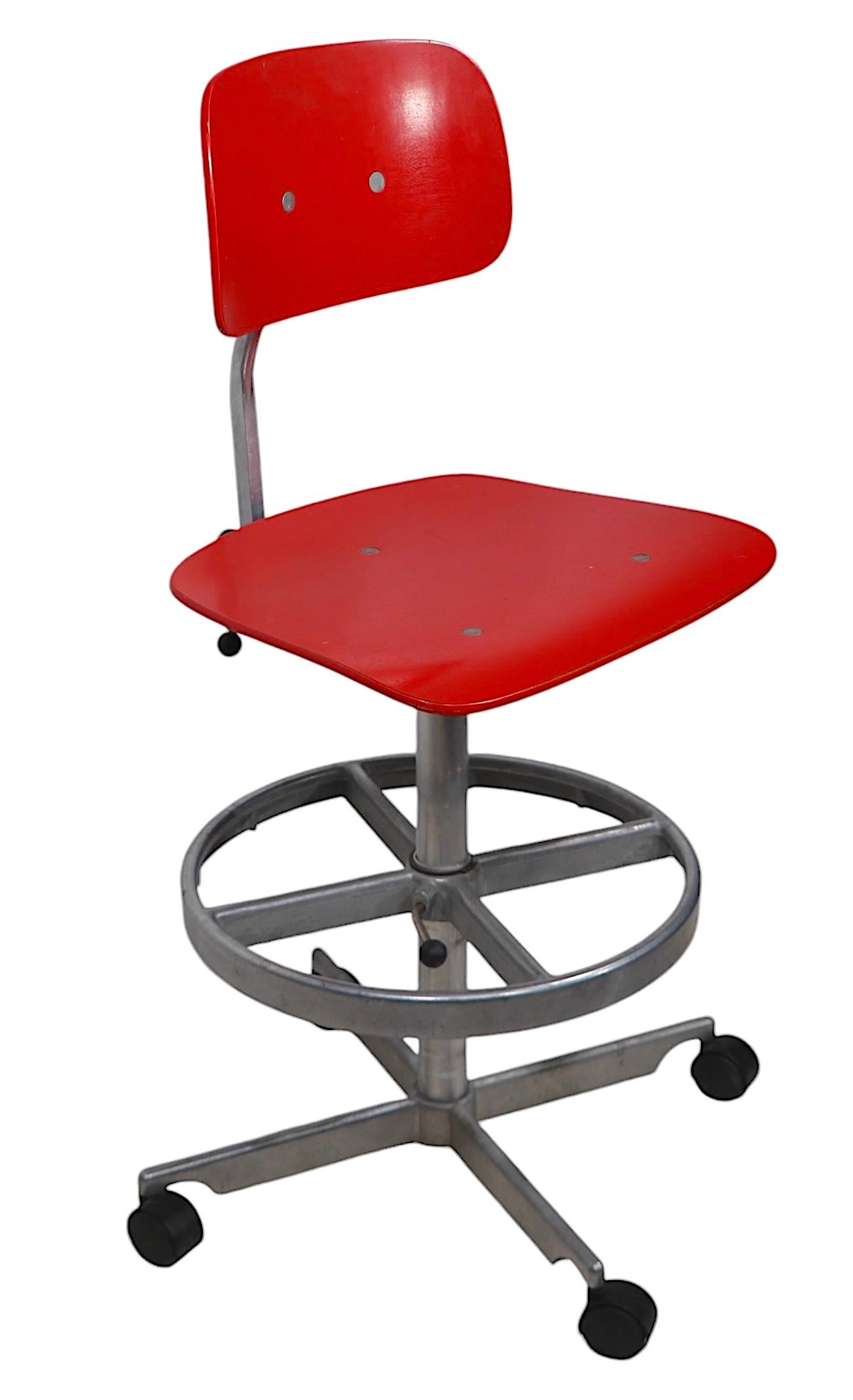 Taburete de redacción Kevi, moderno danés de mediados de siglo, de Jorgen Rasmussen c 1960/70 en venta 12