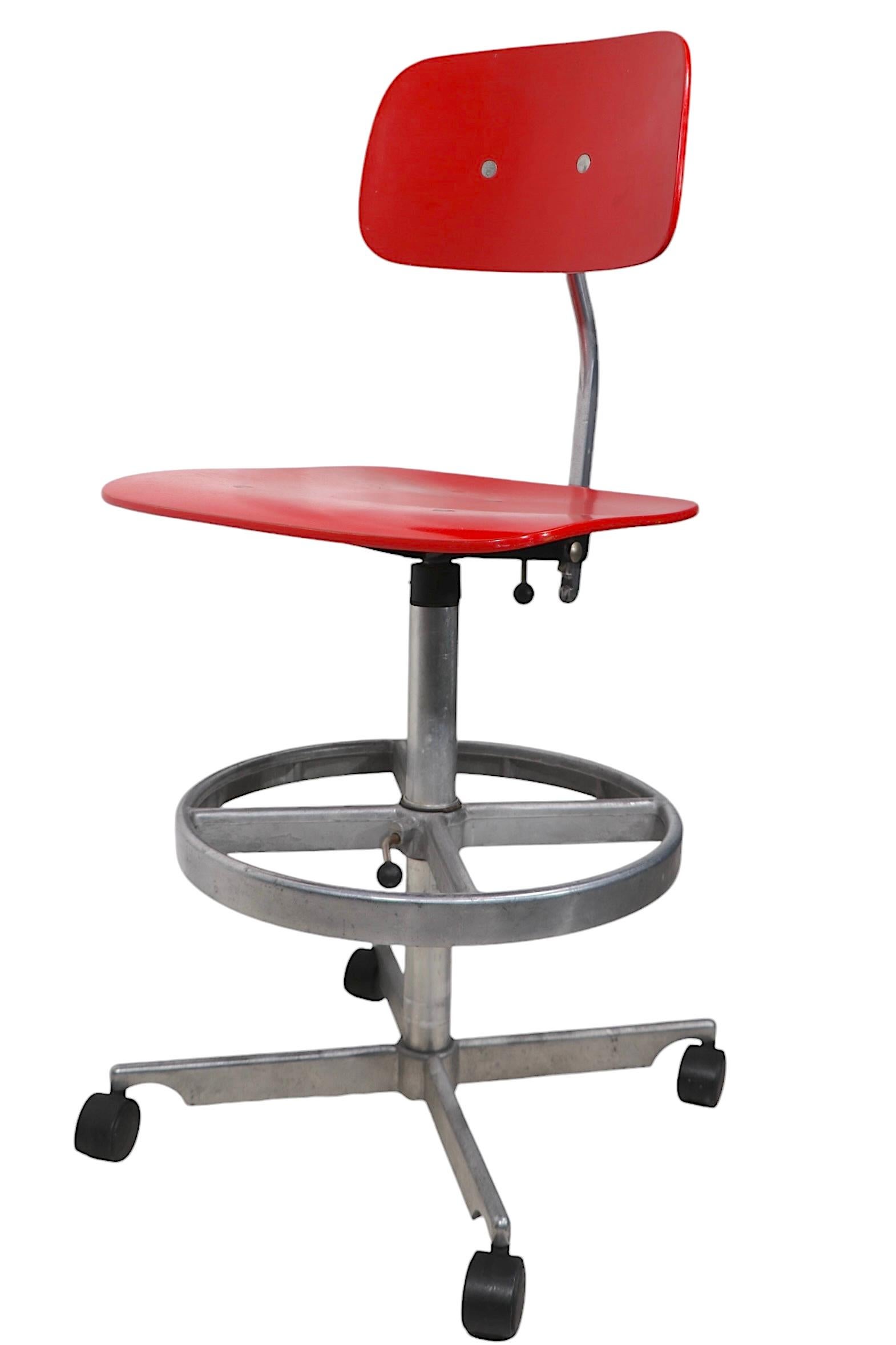 Taburete de redacción Kevi, moderno danés de mediados de siglo, de Jorgen Rasmussen c 1960/70 siglo XX en venta