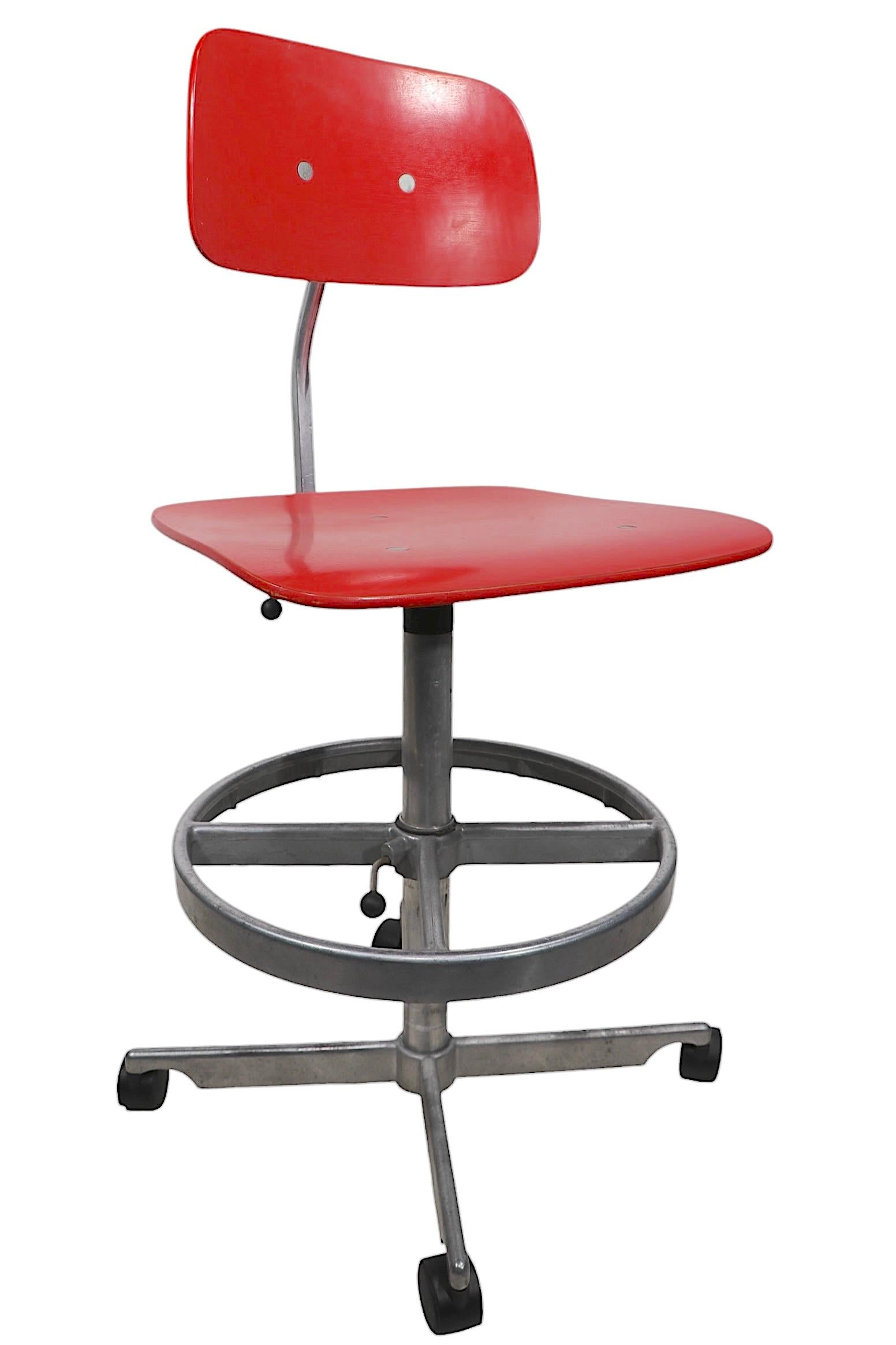 Taburete de redacción Kevi, moderno danés de mediados de siglo, de Jorgen Rasmussen c 1960/70 en venta 2