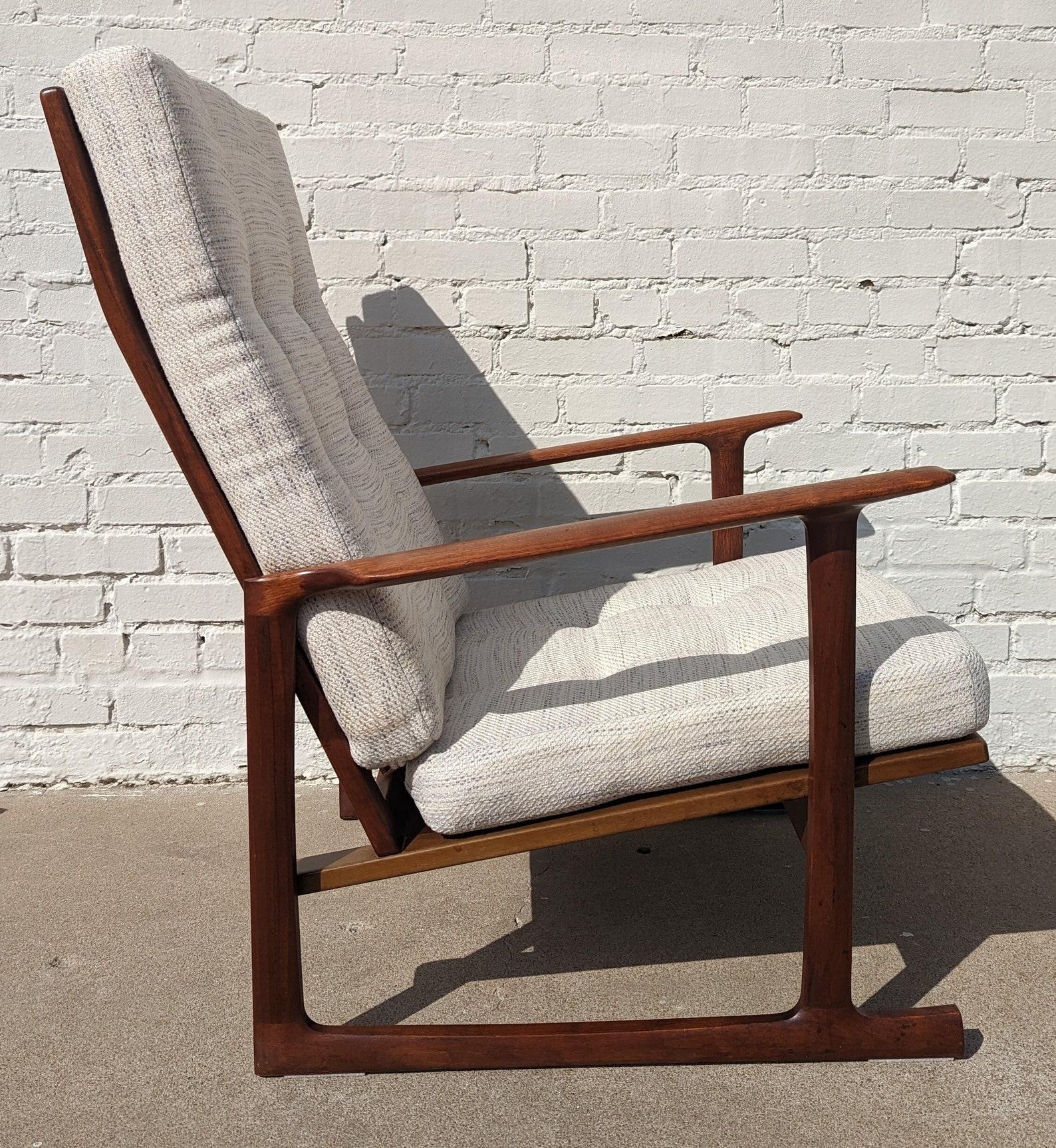 Mid Century Danish Modern Kofod Larsen Side Chair

Above average vintage condition and structurally sound. Has some expected slight finish wear and scratching on frame. Upholstery is new. Outdoor listing pictures might appear slightly darker or more