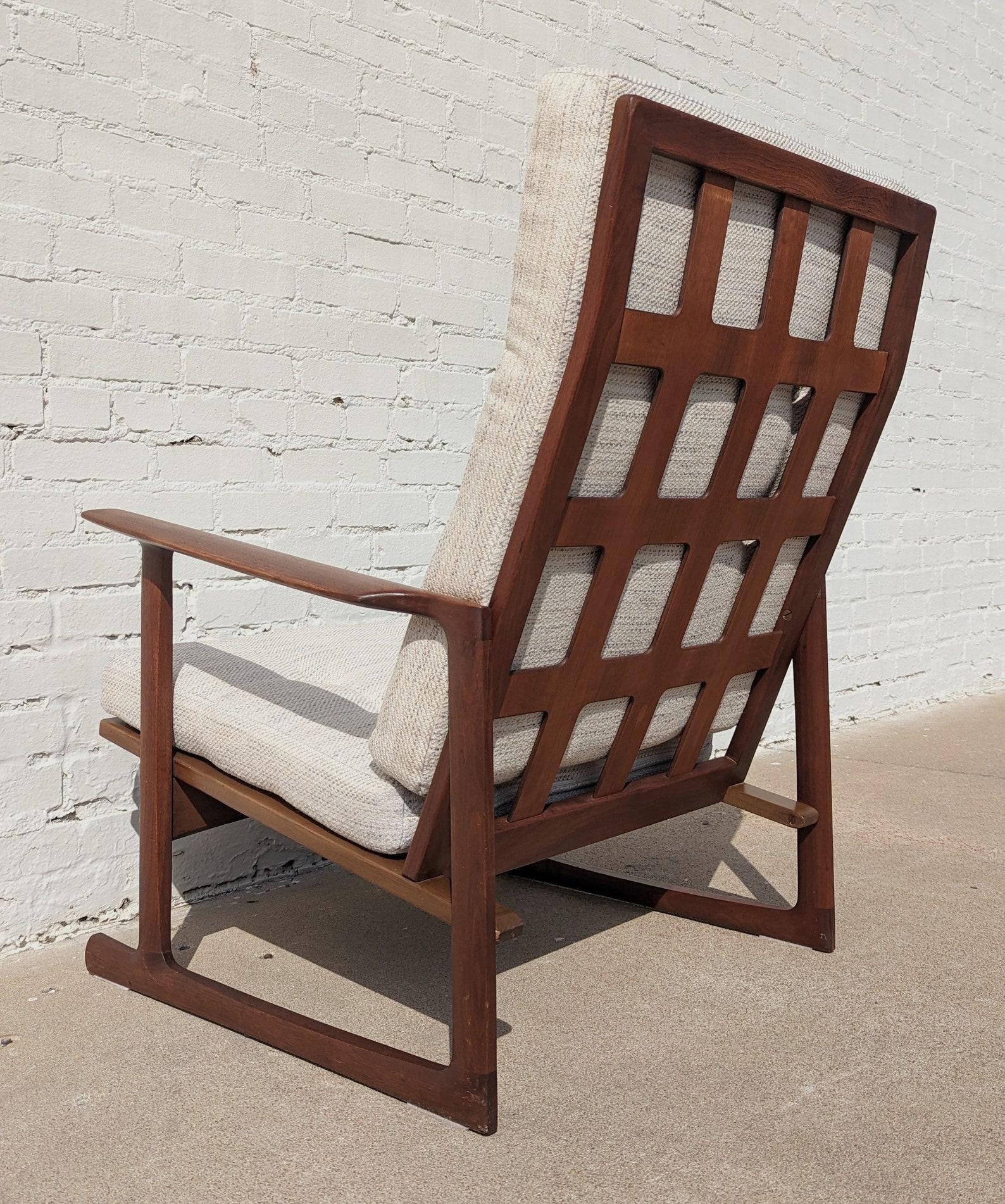 Mid Century Danish Modern Kofod Larsen Side Chair In Good Condition For Sale In Tulsa, OK