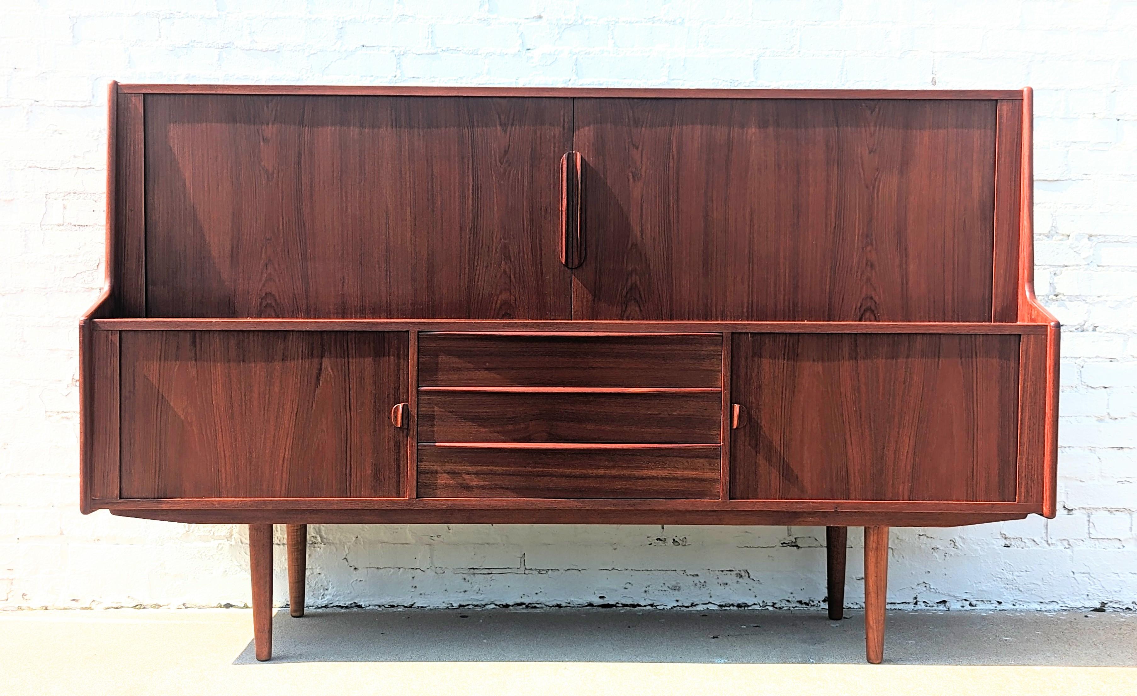 Armadio in teak Kofod Larsen, moderno danese del metà del secolo scorso in vendita 5