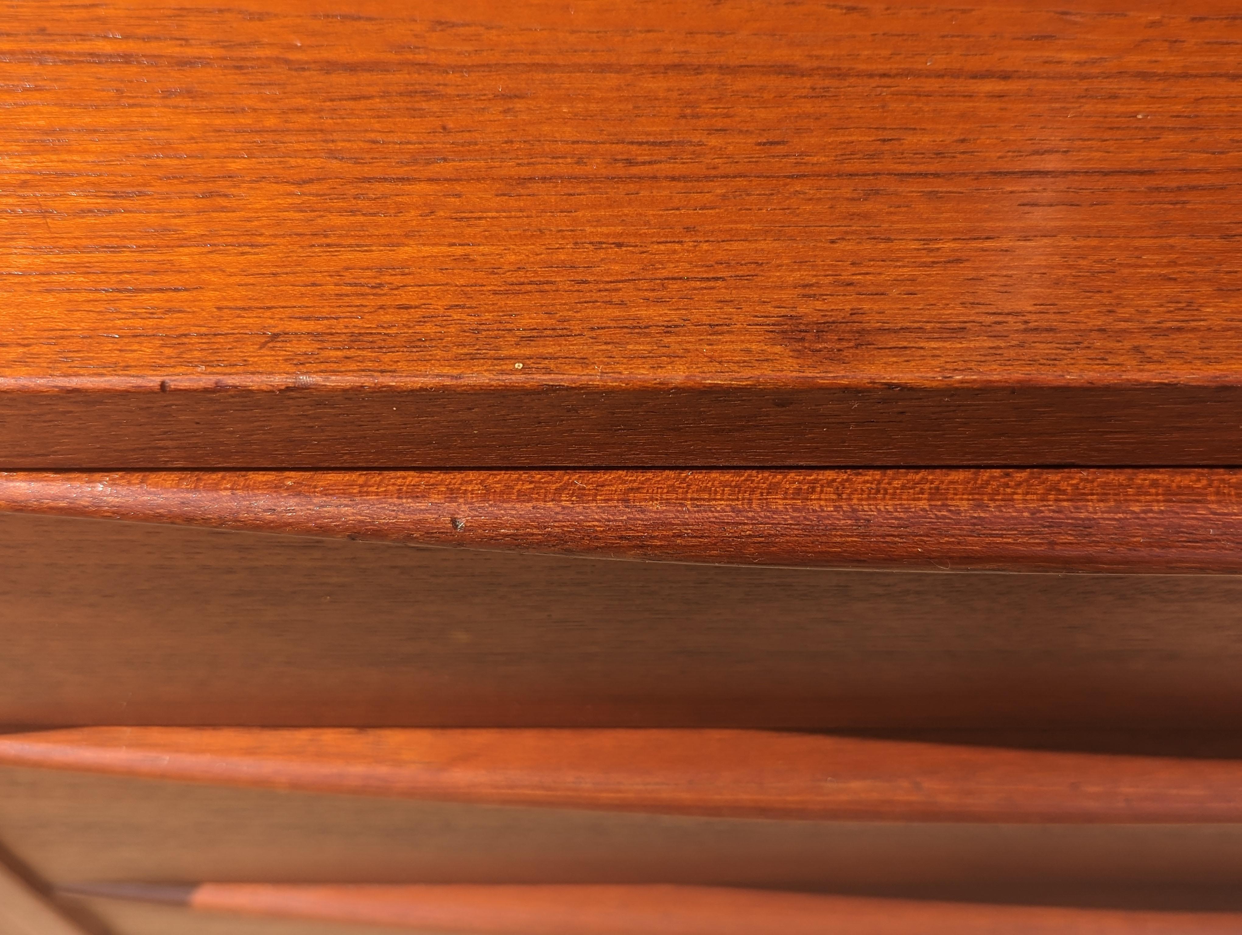 Mid-Century moderno Armadio in teak Kofod Larsen, moderno danese del metà del secolo scorso in vendita