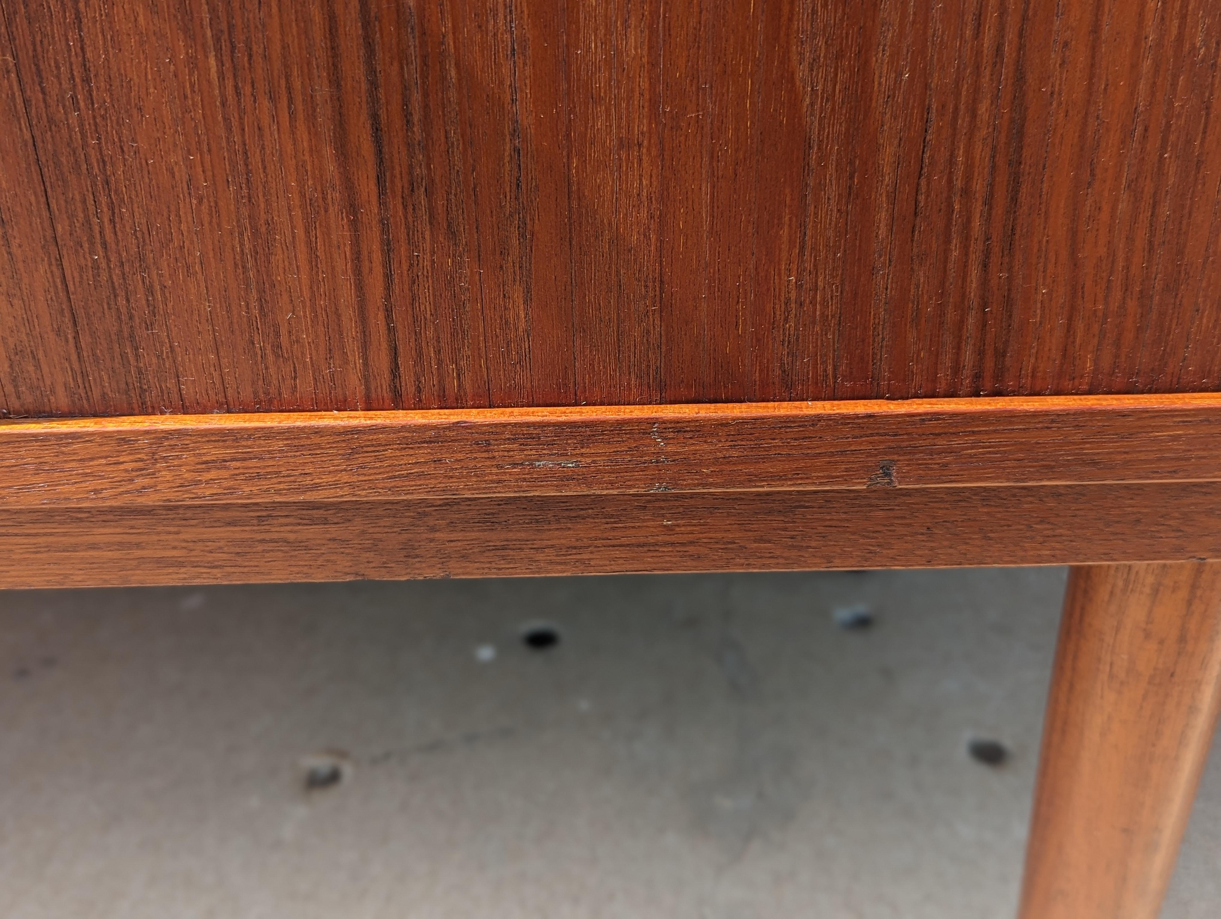 Danese Armadio in teak Kofod Larsen, moderno danese del metà del secolo scorso in vendita