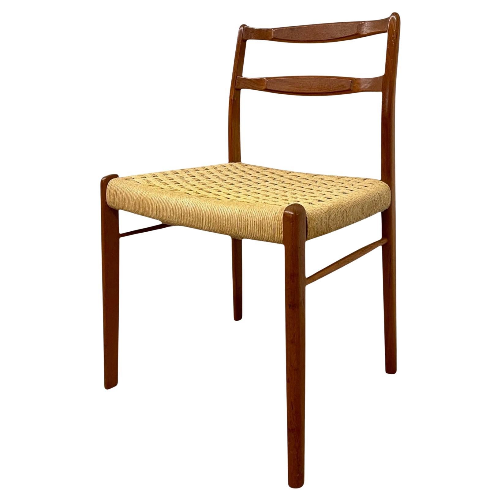 Mid-Century Danish Modern Ladder-Back Dining Chair with Woven Paper Cord Seat For Sale