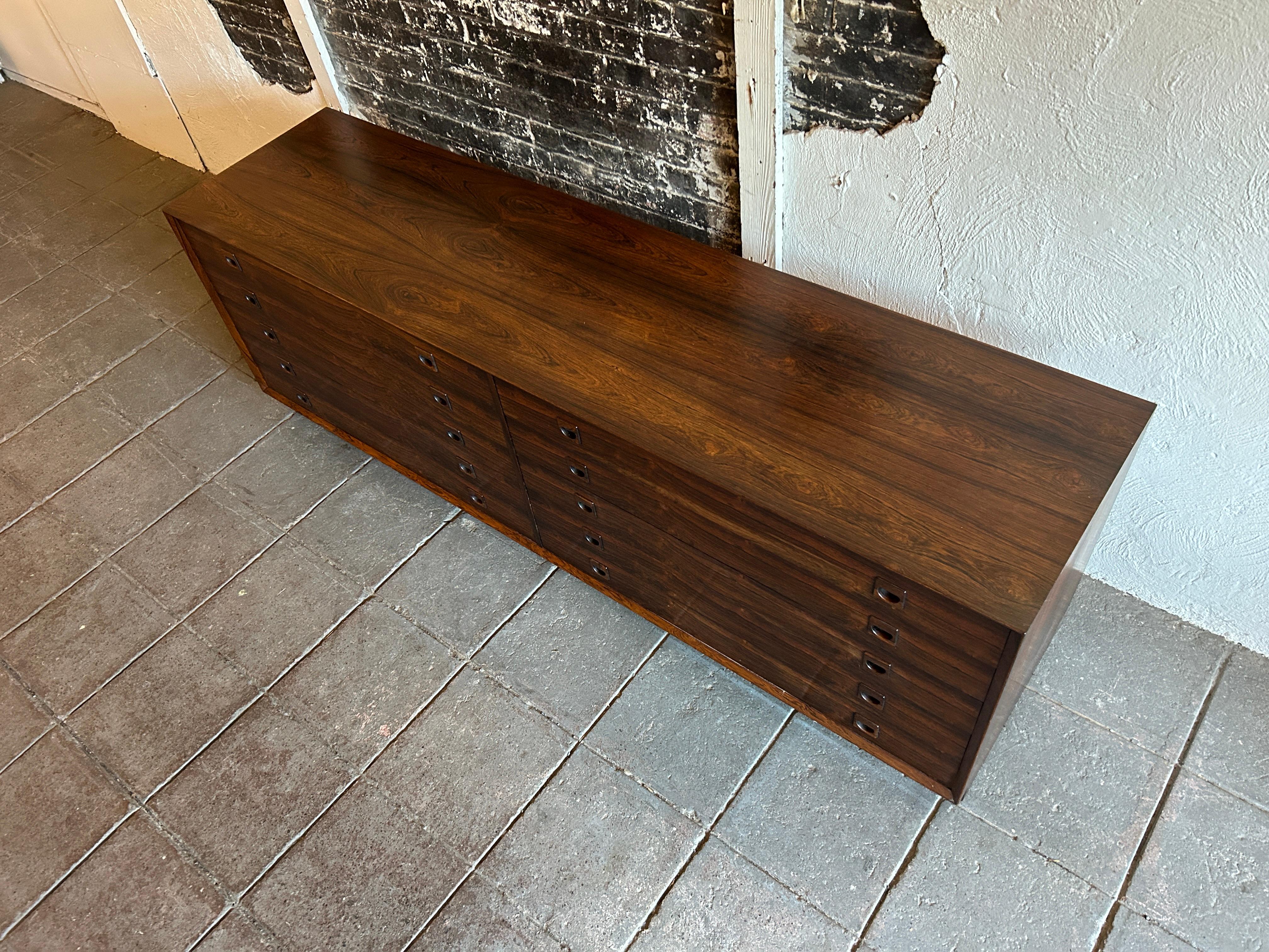 Mid-Century Danish Modern long low Rosewood dresser credenza 8 Drawer 4