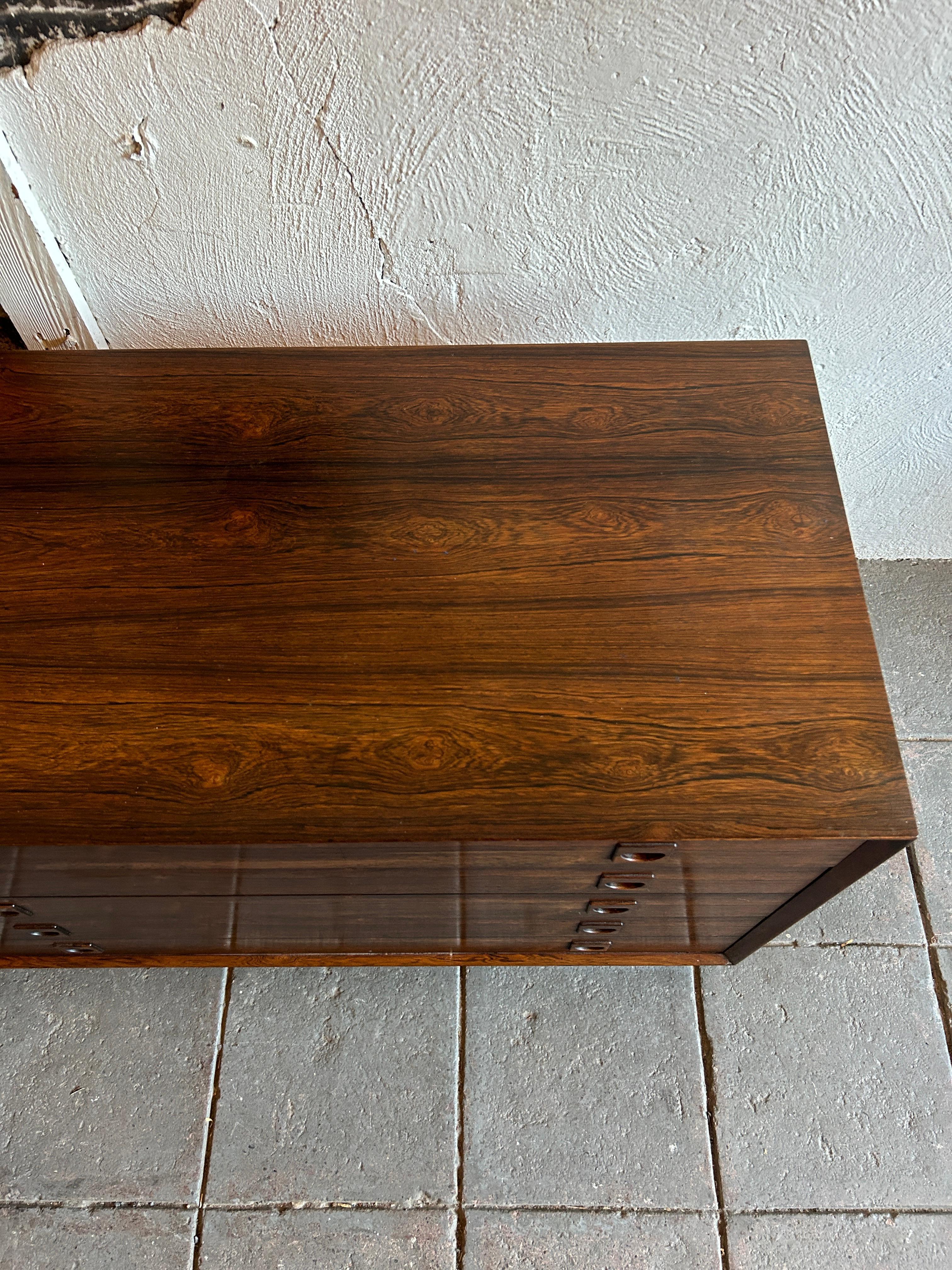 Mid-Century Danish Modern long low Rosewood dresser credenza 8 Drawer 5