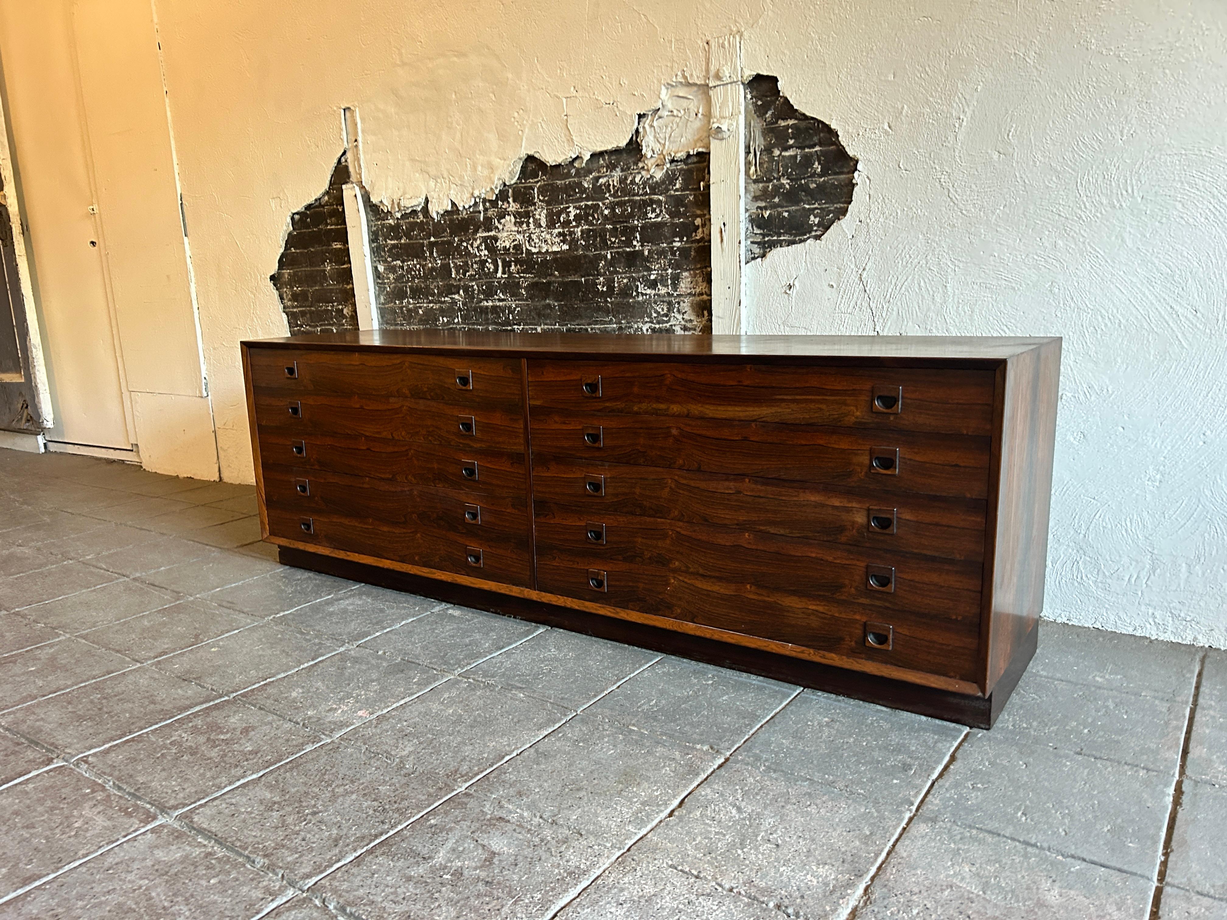 Mid-Century Danish Modern long low Rosewood dresser credenza 8 Drawer 6