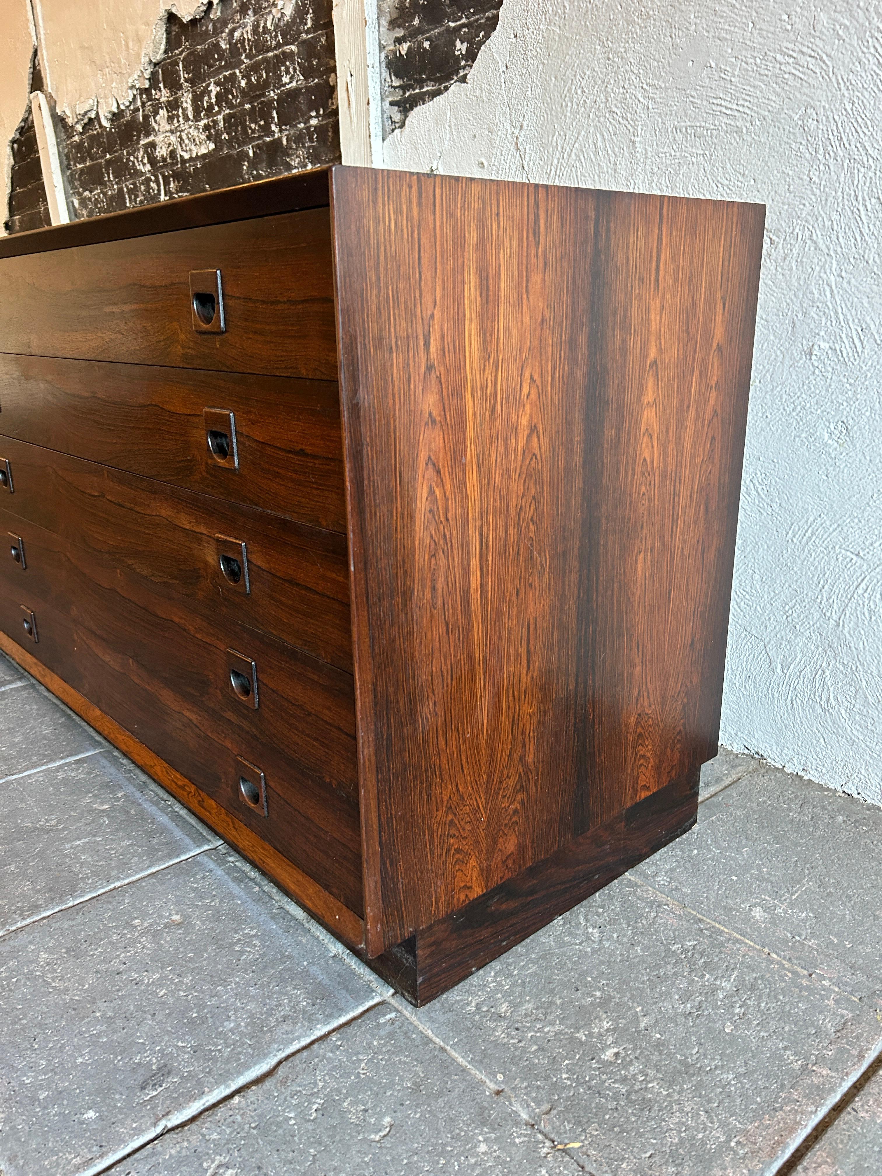 Woodwork Mid-Century Danish Modern long low Rosewood dresser credenza 8 Drawer