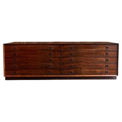 Mid-Century Danish Modern long low Rosewood dresser credenza 8 Drawer