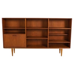Mid Century Danish Modern lange schlanke Teak Bücherregal untere Schublade Einheit