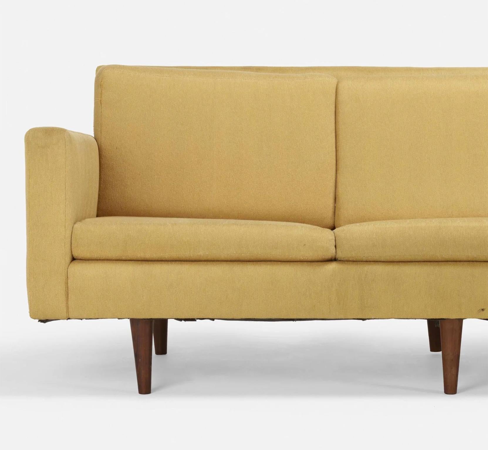 Dänisches modernes langes Mid-Century-Sofa, entworfen von Johannes Aasbjerg, Teakholzbeine (Moderne der Mitte des Jahrhunderts) im Angebot