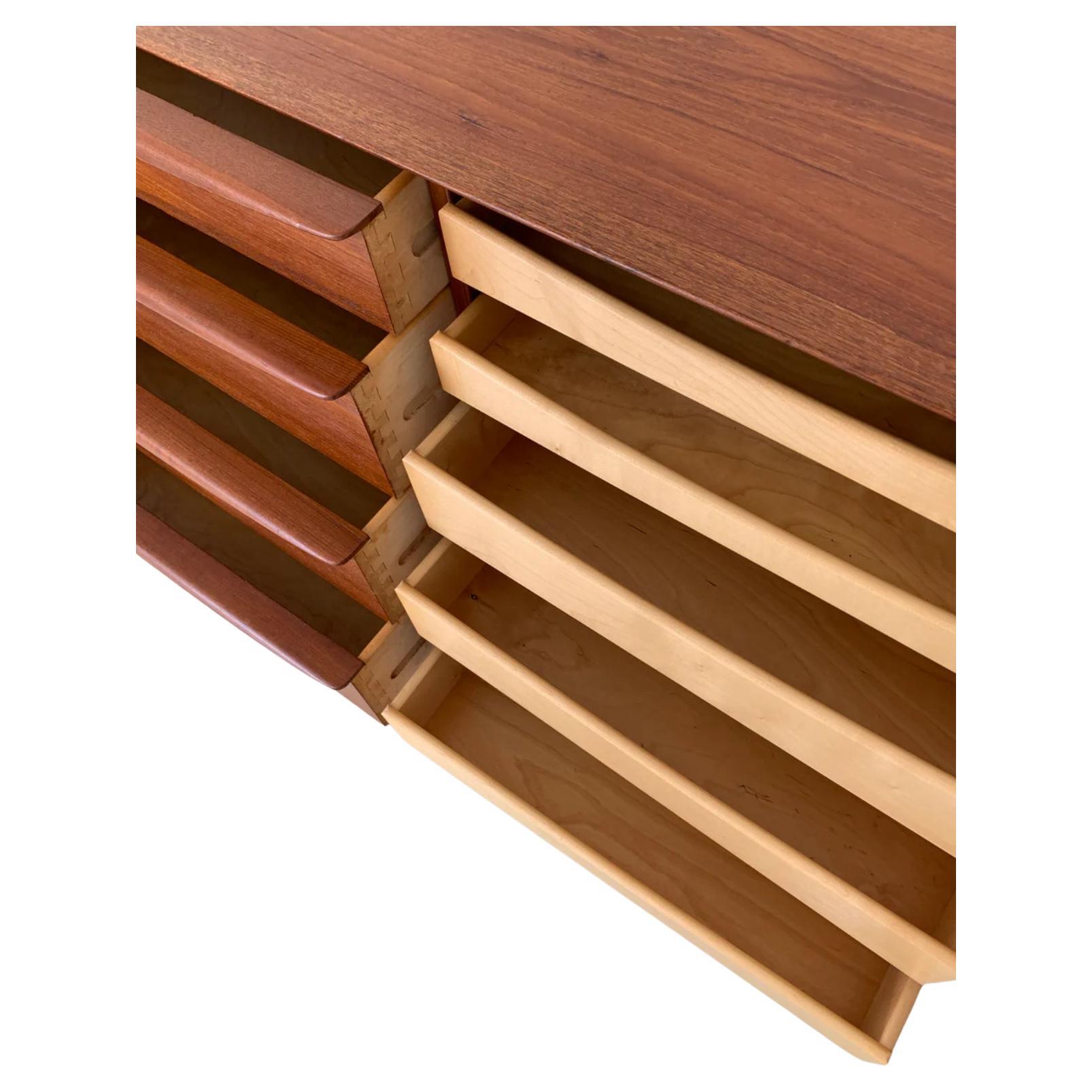 Mid century Danish modern long Teak credenza dresser by Falster In Good Condition In BROOKLYN, NY