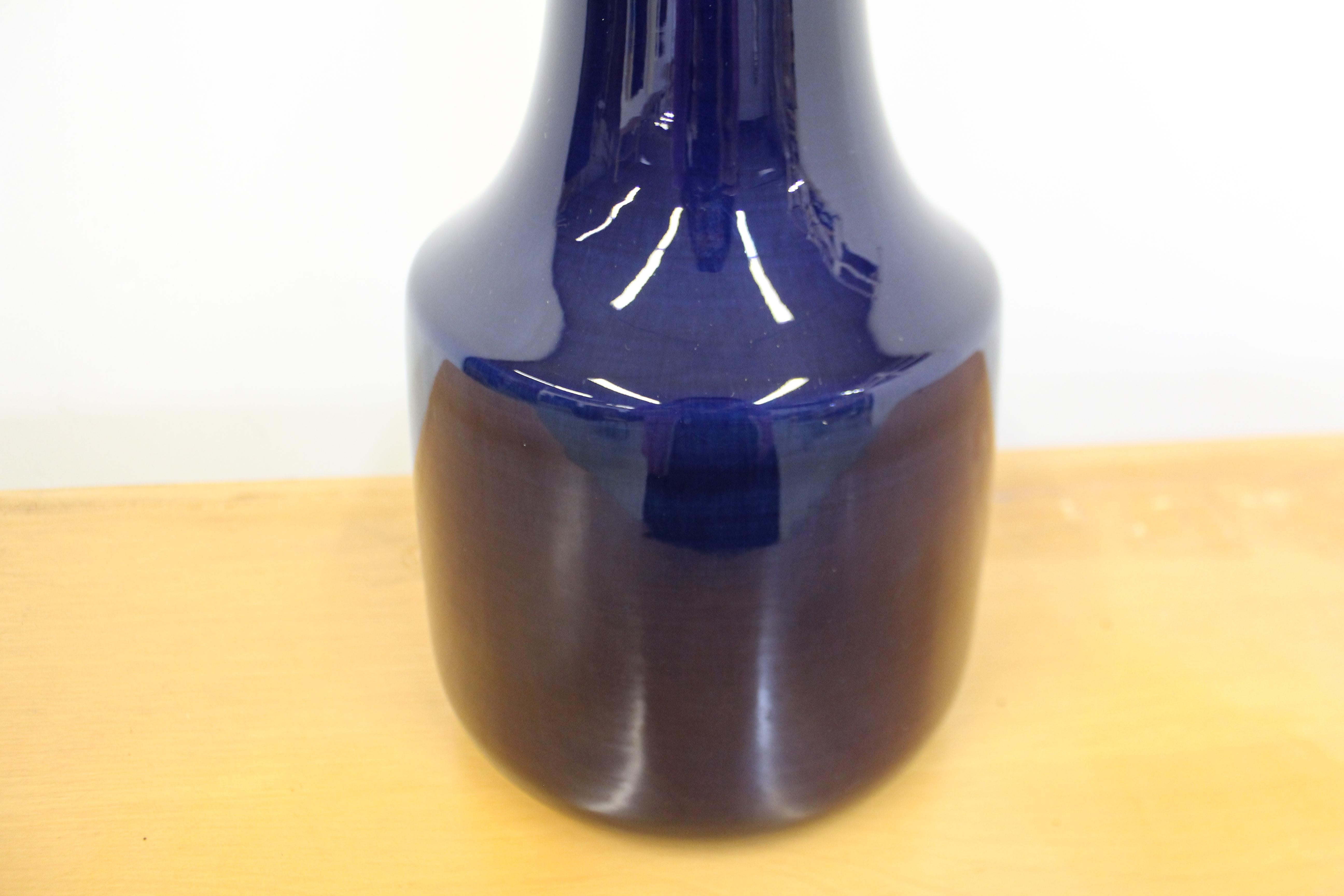 Mid-Century Danish Modern Lotte & Gunner Bostlund Ceramic Blue Table Lamp In Good Condition In Wilmington, DE