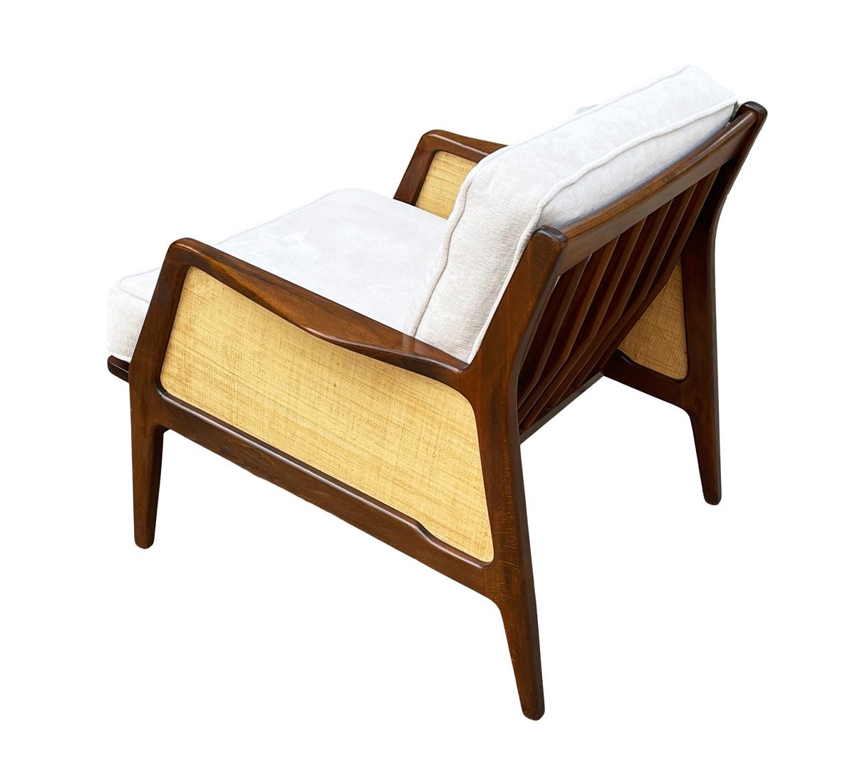 Mid Century Danish Modern Lounge Chair by IB Kofod-Larsen in Walnut & Rafia In Good Condition In Philadelphia, PA