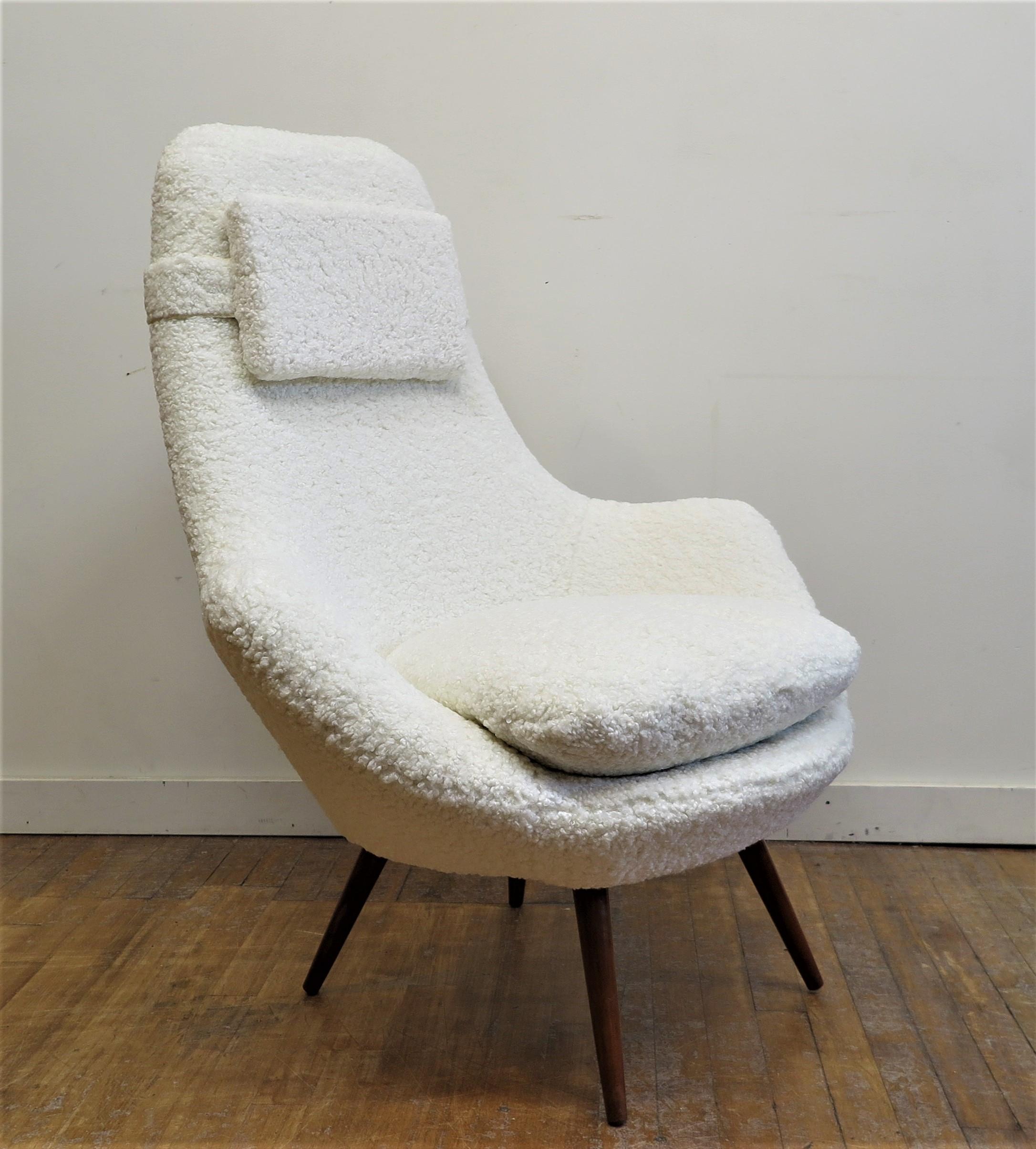 Mid-20th Century Mid Century Danish Modern Lounge Chair with Ottoman