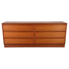 Commode basse danoise moderne du milieu du siècle dernier en teck de Nils Johnson Torring mobler