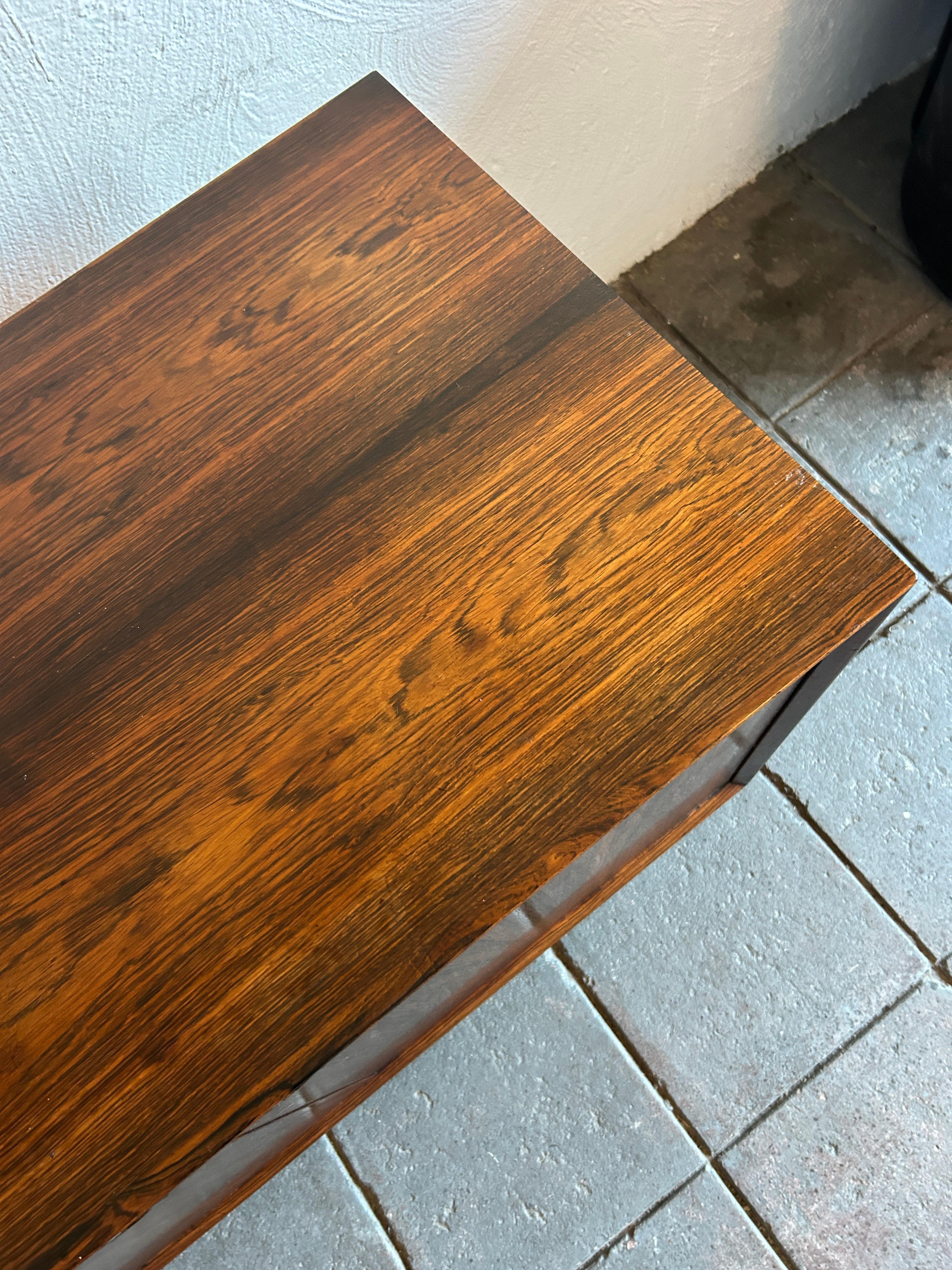 Betulla Credenza in legno di palissandro bassa e corta del Mid-Century Danish Modern a 2 ante in vendita