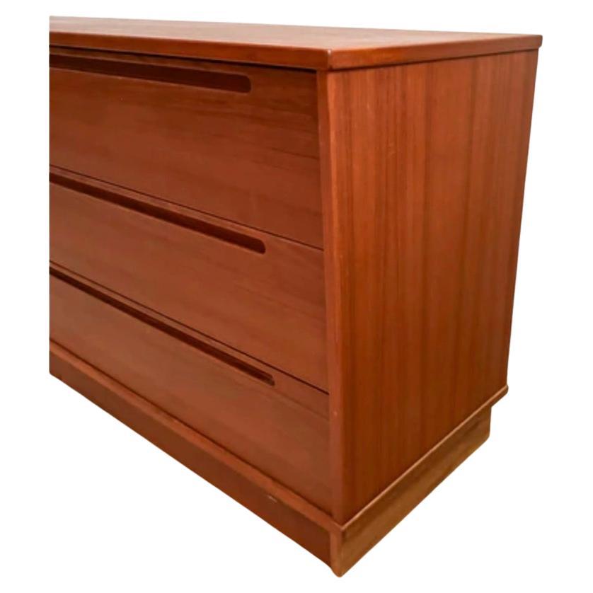 Mid century danish modern low teak dresser by Nils Jonsson. Beautiful low 6 drawer teak dresser with high quality woodworking. Drawers have Dovetail joints very nice high construction. Curved drawer linear inset handles.

Labeled in drawer and on