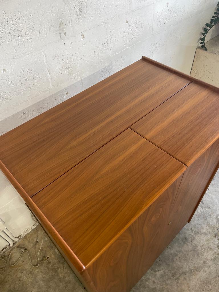Mid Century Danish Modern “Magic Box” Desk by Mummenthaler & Meier For Sale 4